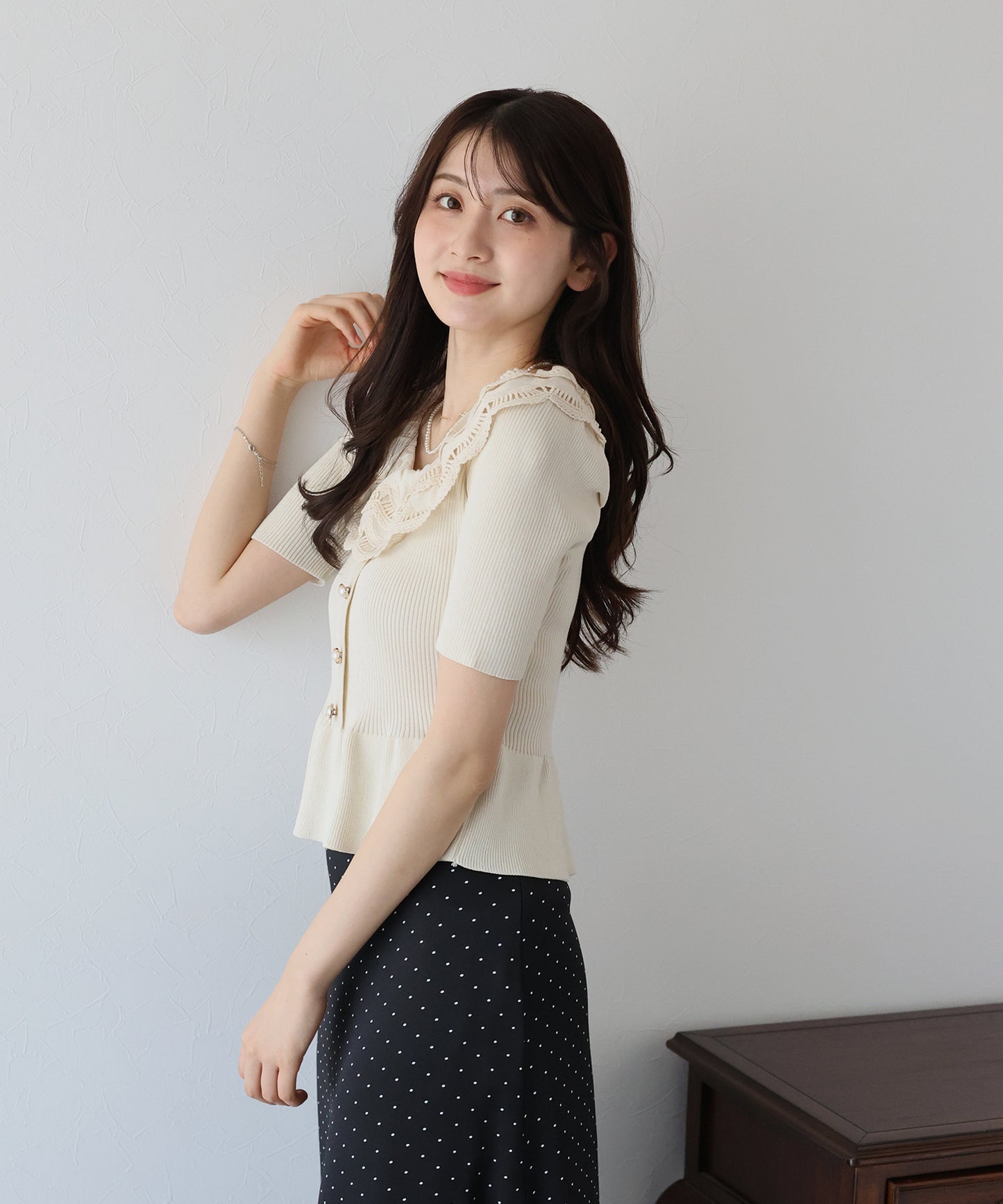 【TIME SALE】エンブロイダリーレース半袖ペプラムニット