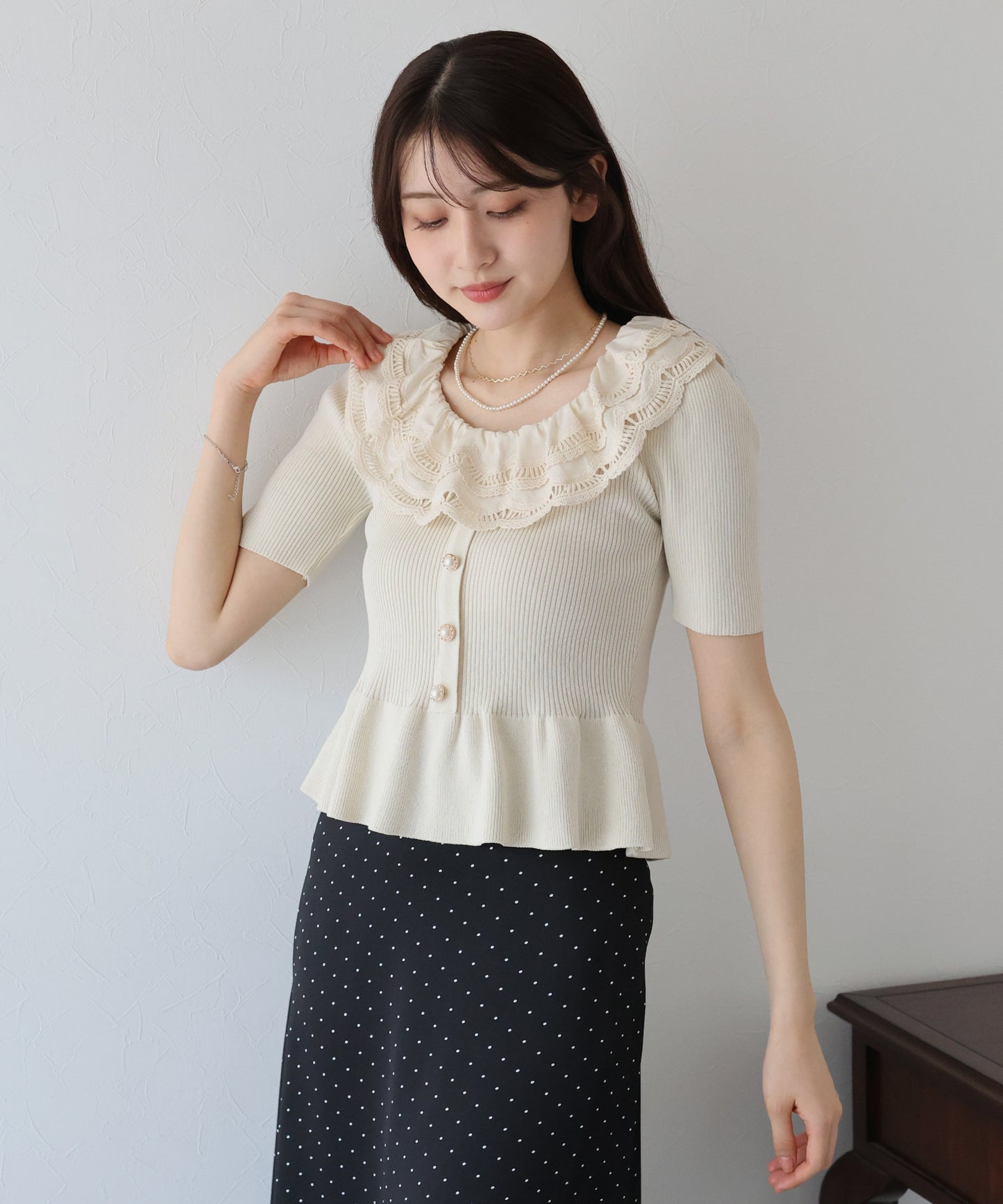 【TIME SALE】エンブロイダリーレース半袖ペプラムニット