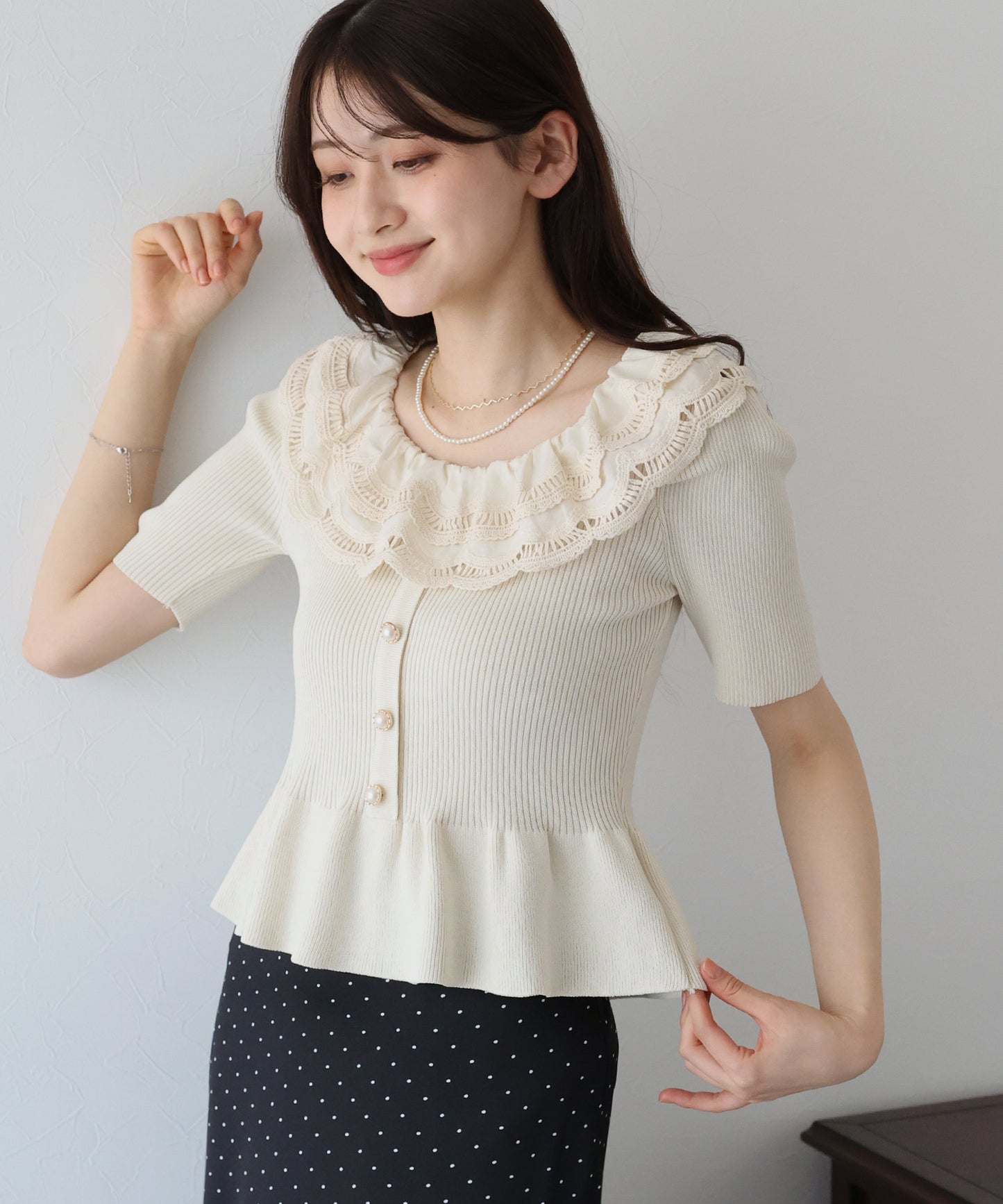 【TIME SALE】エンブロイダリーレース半袖ペプラムニット