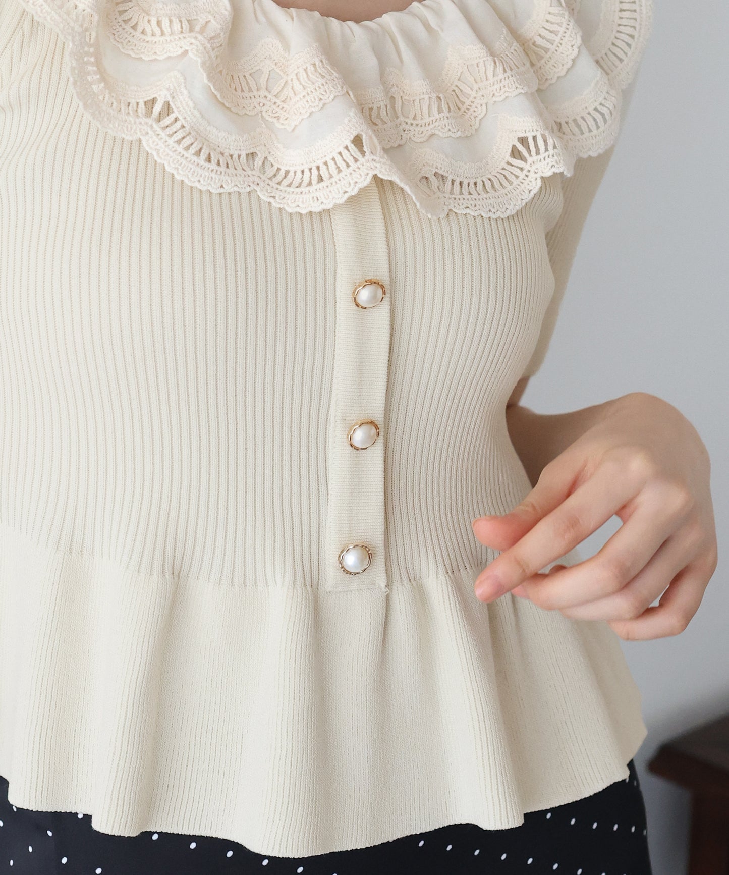 【TIME SALE】エンブロイダリーレース半袖ペプラムニット