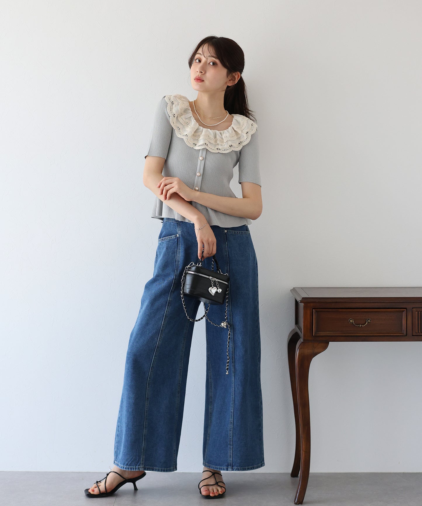 【TIME SALE】エンブロイダリーレース半袖ペプラムニット