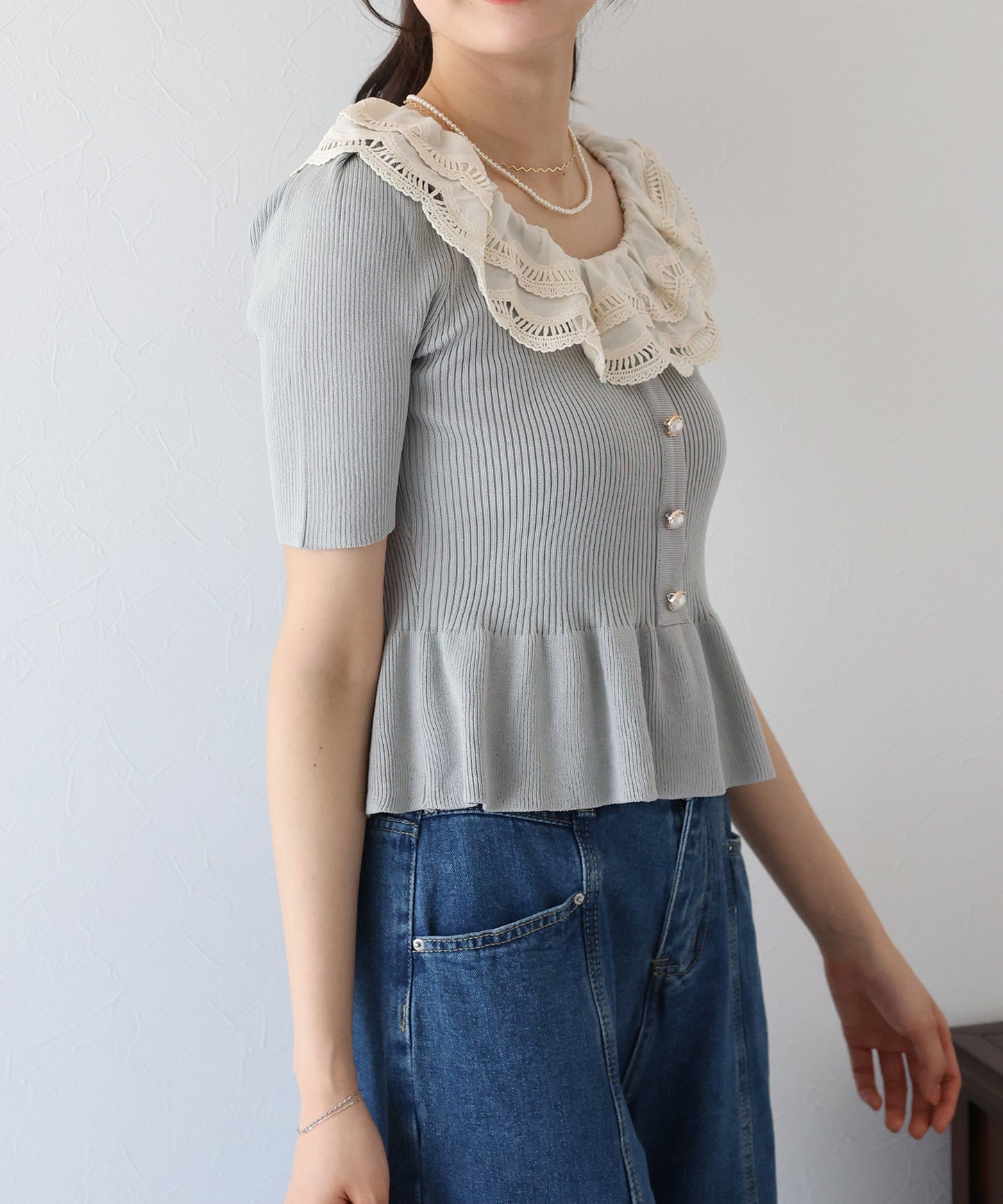 【TIME SALE】エンブロイダリーレース半袖ペプラムニット