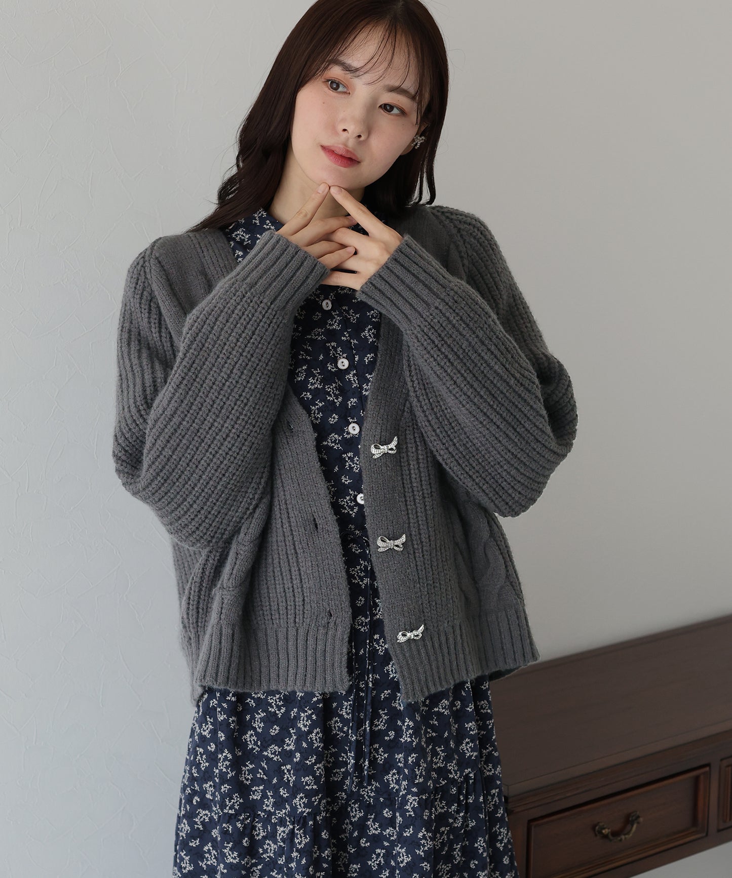 ビジューリボンボタンカーディガン