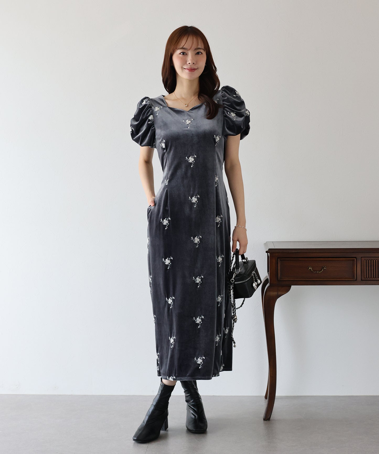 【早割5%OFF】フラワー刺繍ハートネックベロアワンピース