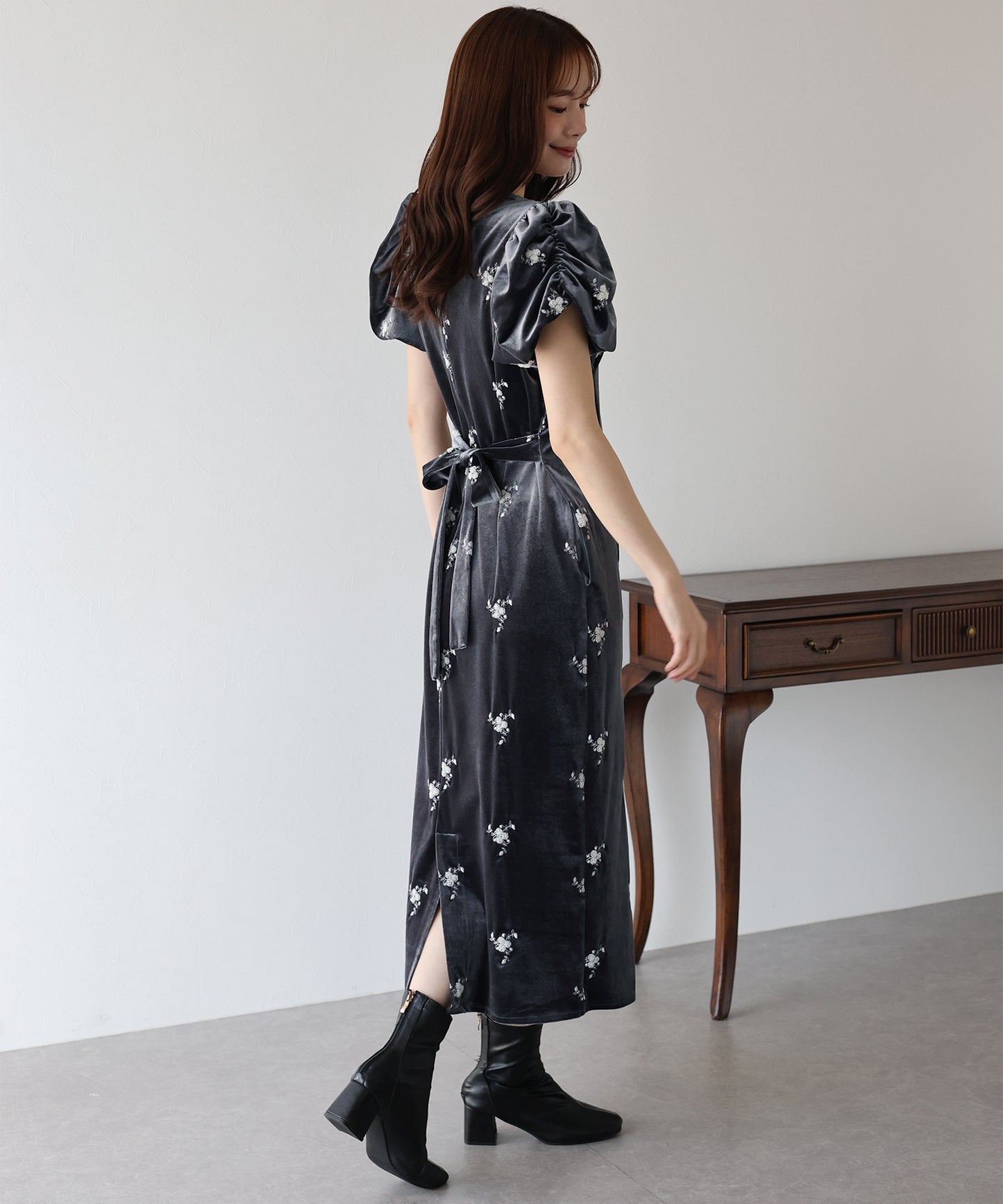 【早割5%OFF】フラワー刺繍ハートネックベロアワンピース