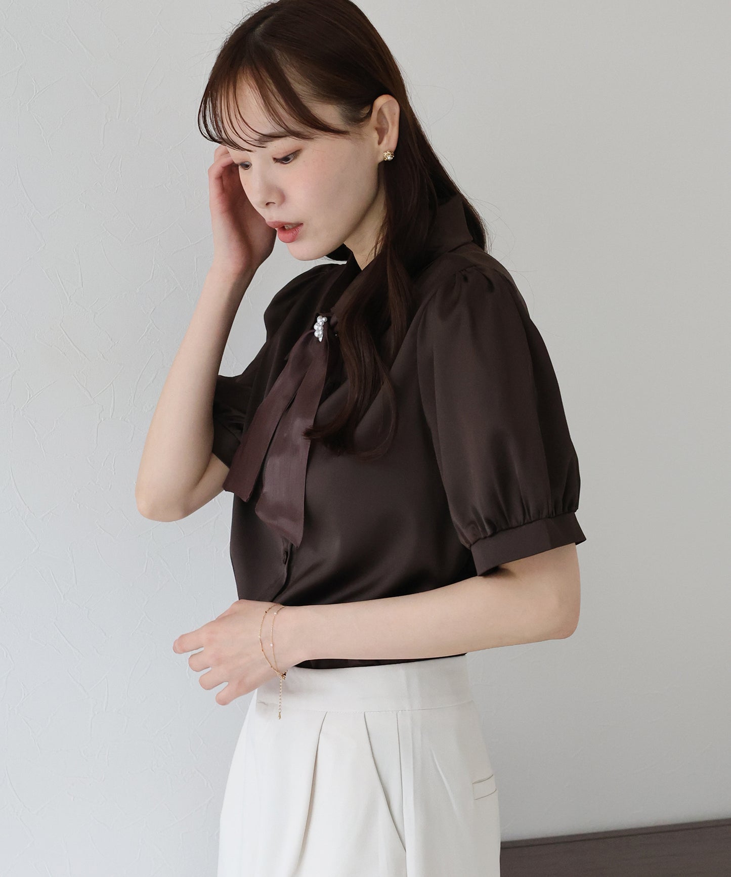 【新商品限定5%OFF(木)】半袖パールデザインブラウス【ネコポス】