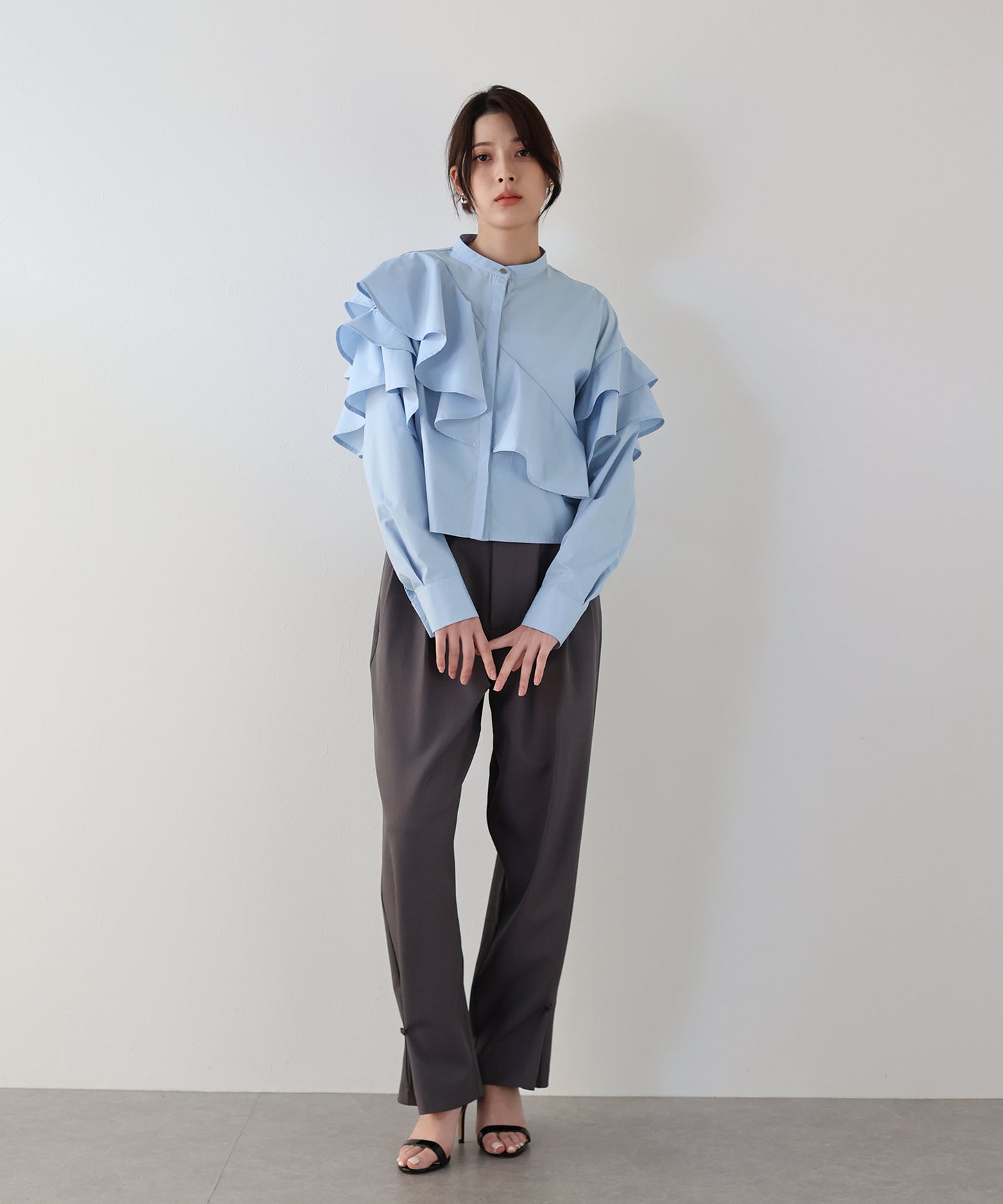 ショートアシメラッフルシャツ