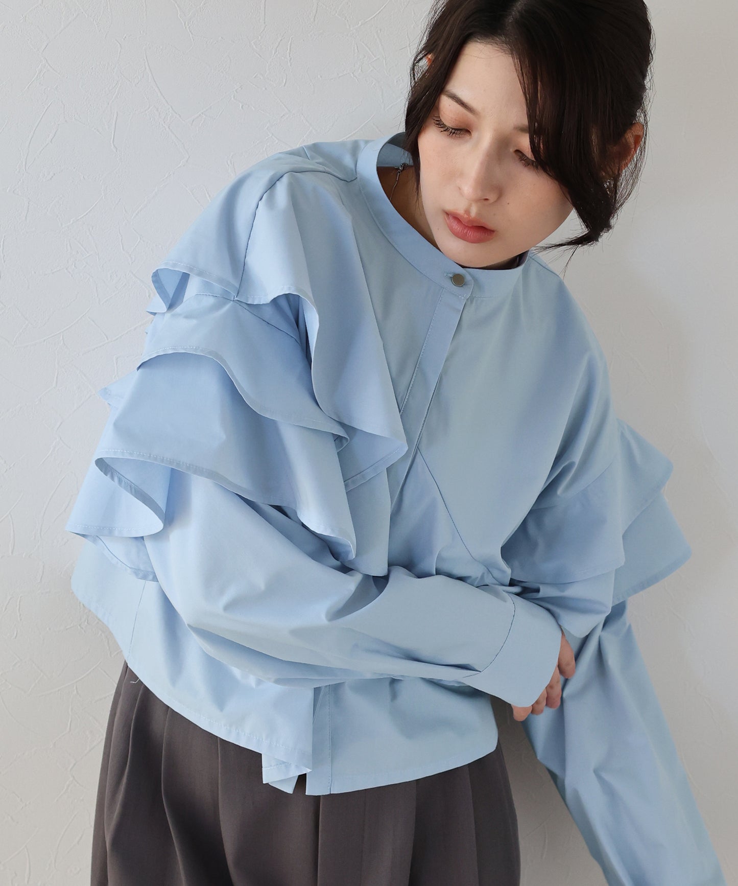 ショートアシメラッフルシャツ