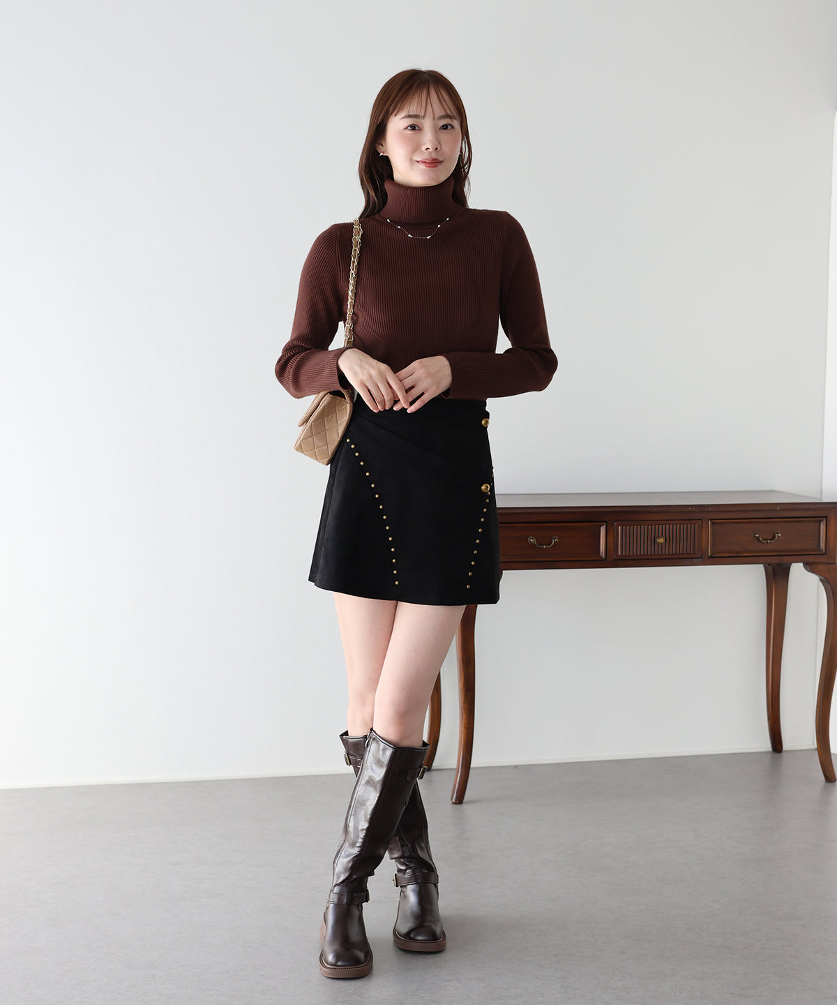 【早割5%OFF】アシンメトリーデザインスタッズミニスカート