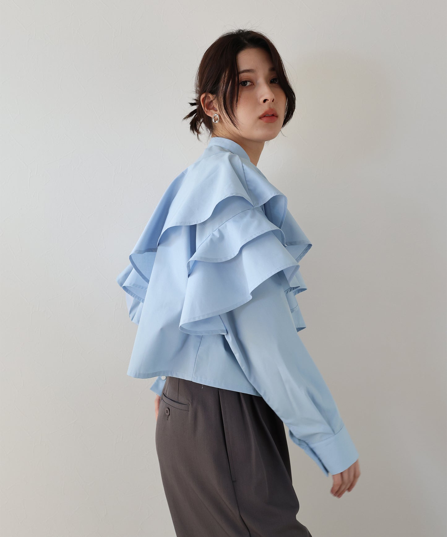ショートアシメラッフルシャツ