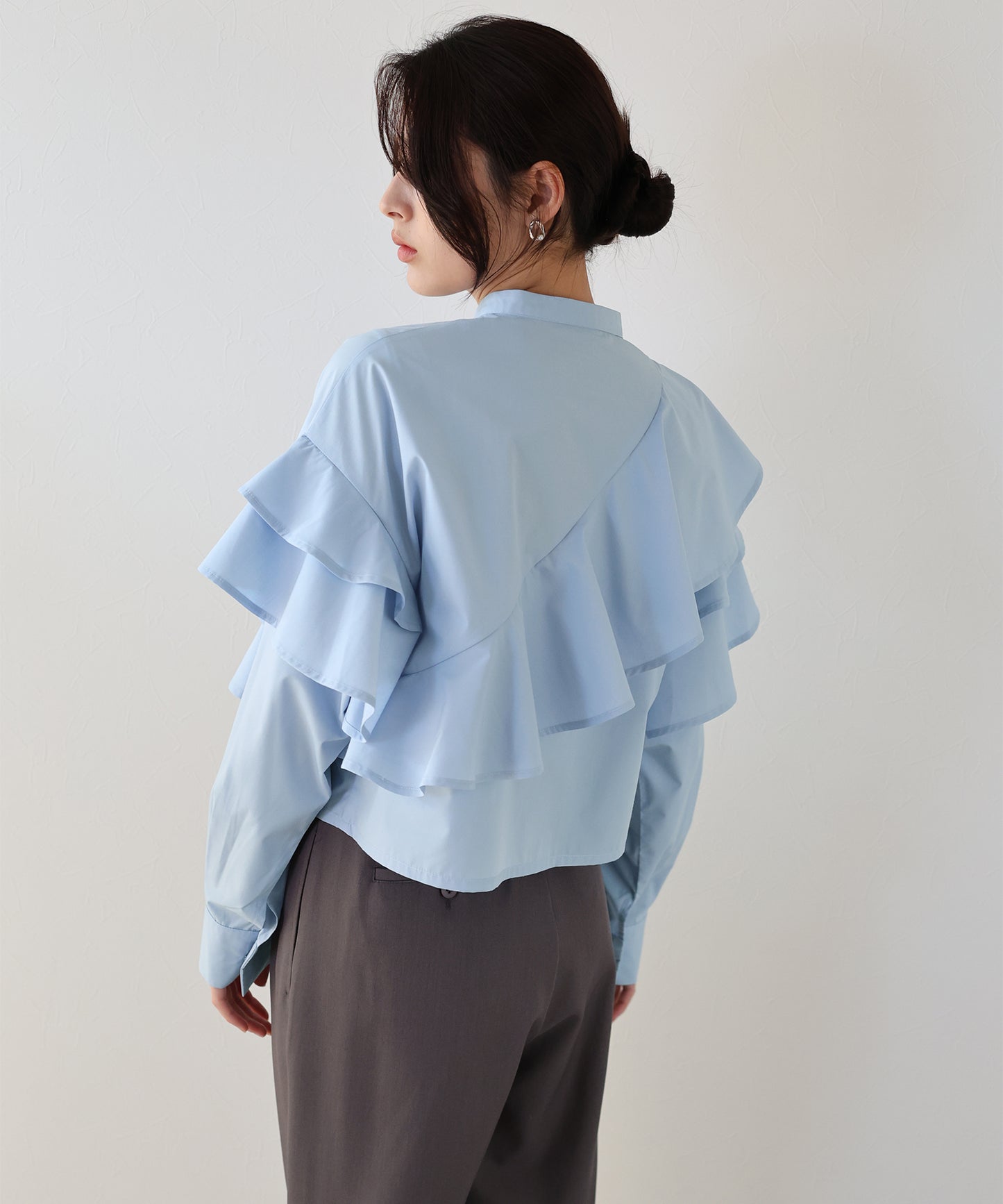 ショートアシメラッフルシャツ