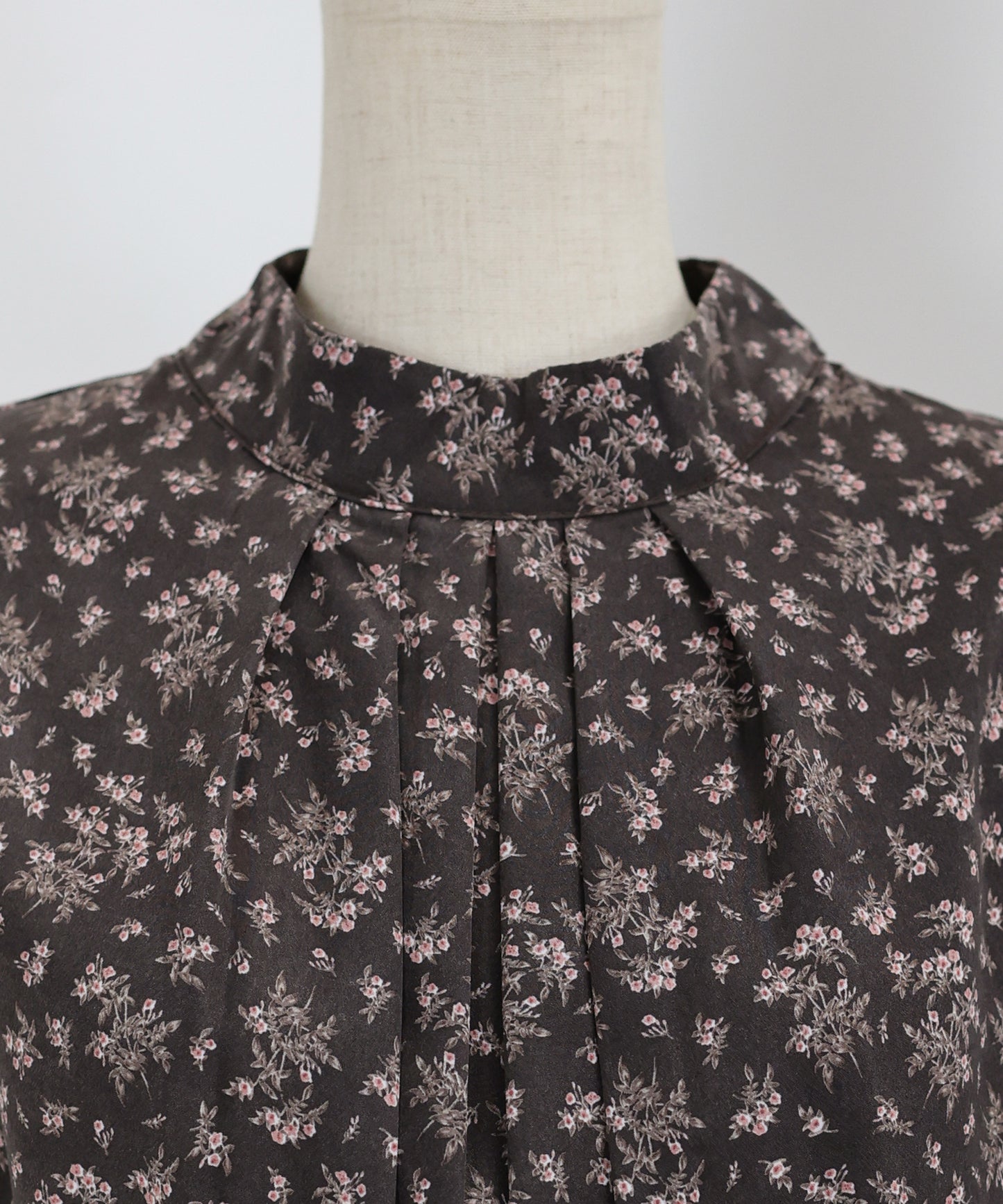 【SALE】ハイネックタックワンピース