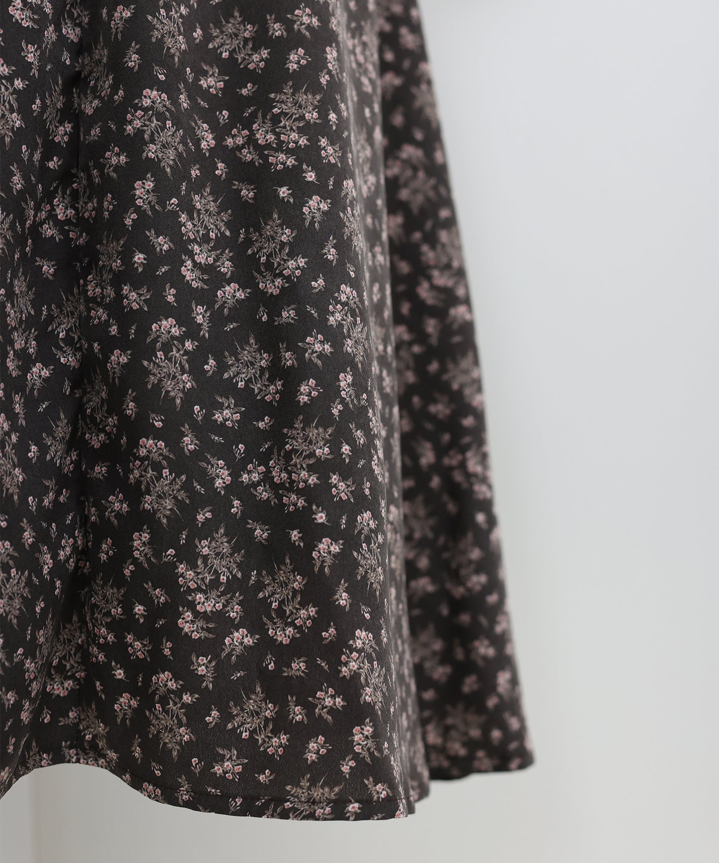 【SALE】ハイネックタックワンピース