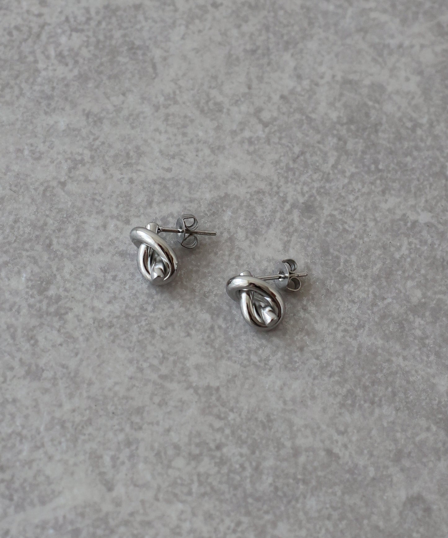 プチノットピアス / サージカルステンレス【ネコポス】