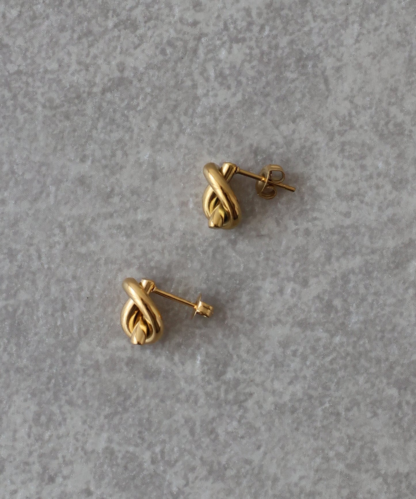 プチノットピアス / サージカルステンレス【ネコポス】