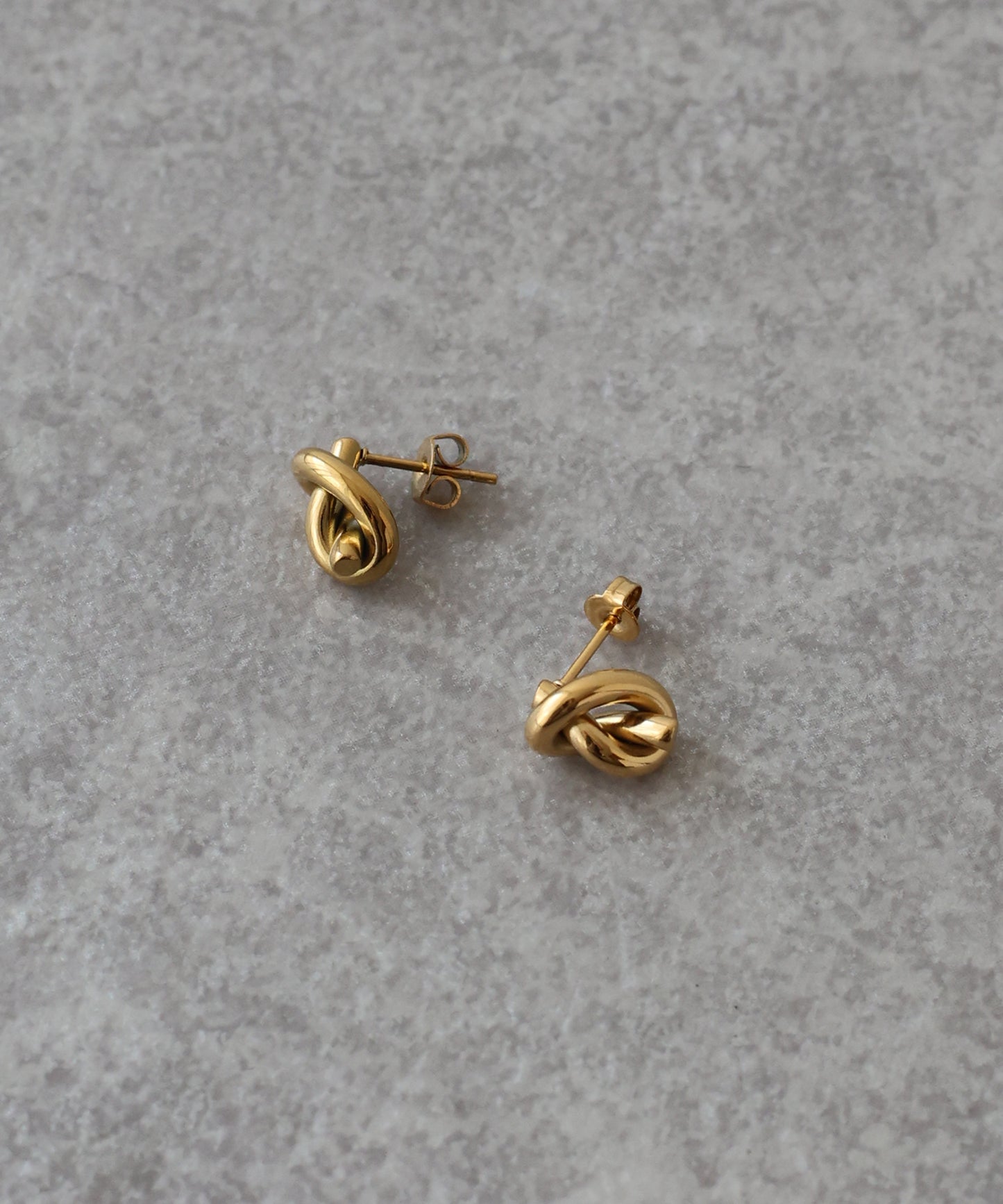 プチノットピアス / サージカルステンレス【ネコポス】