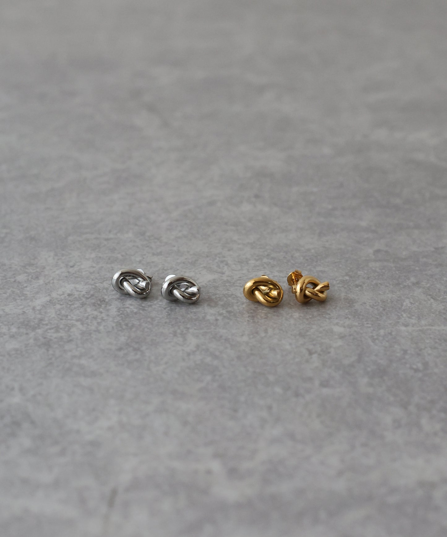 プチノットピアス / サージカルステンレス【ネコポス】