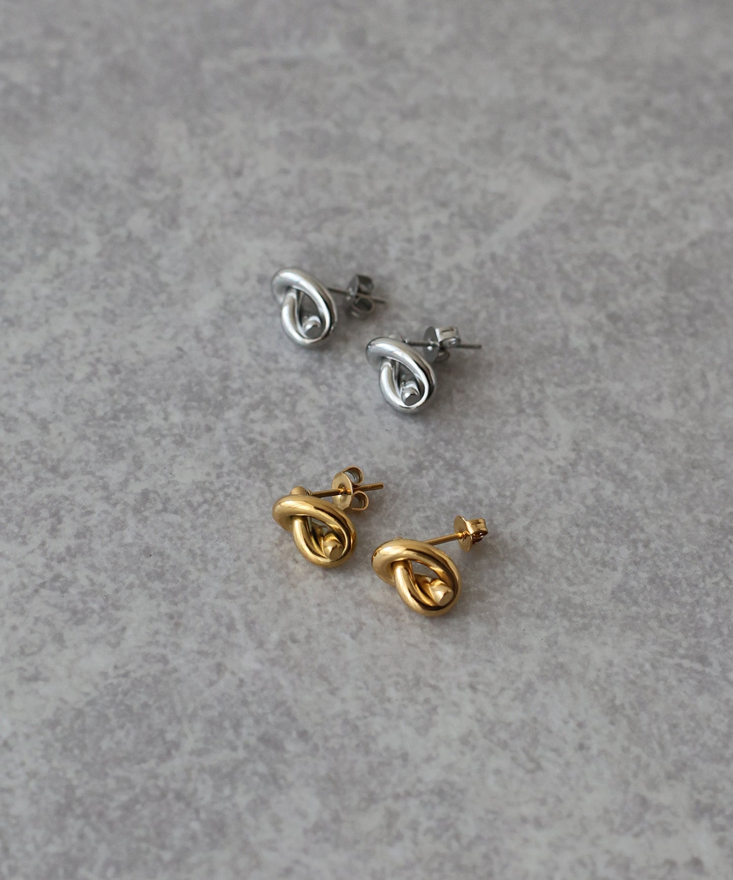 プチノットピアス / サージカルステンレス【ネコポス】