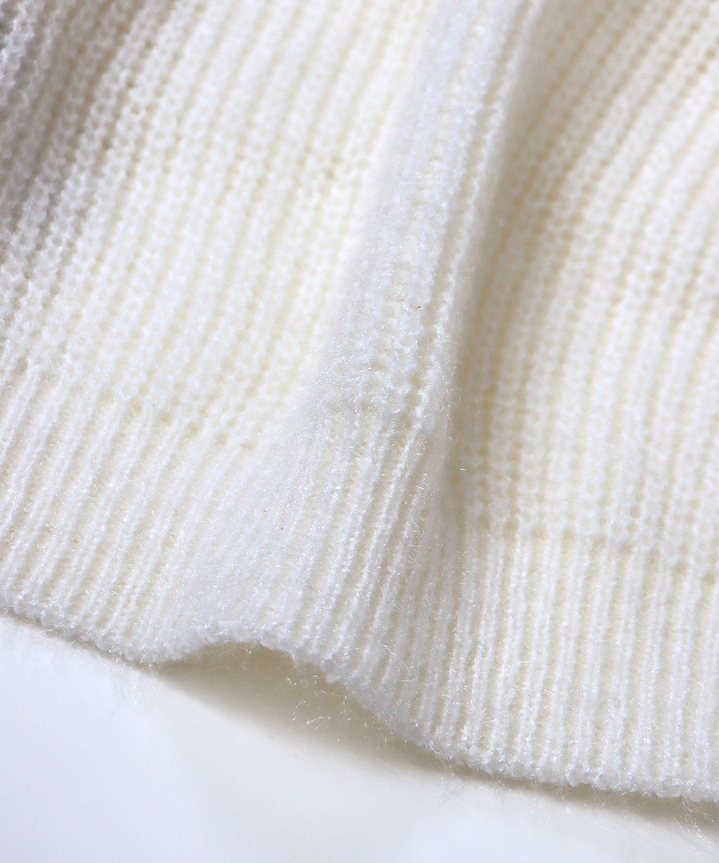 【SALE】Vネックラメニットベスト