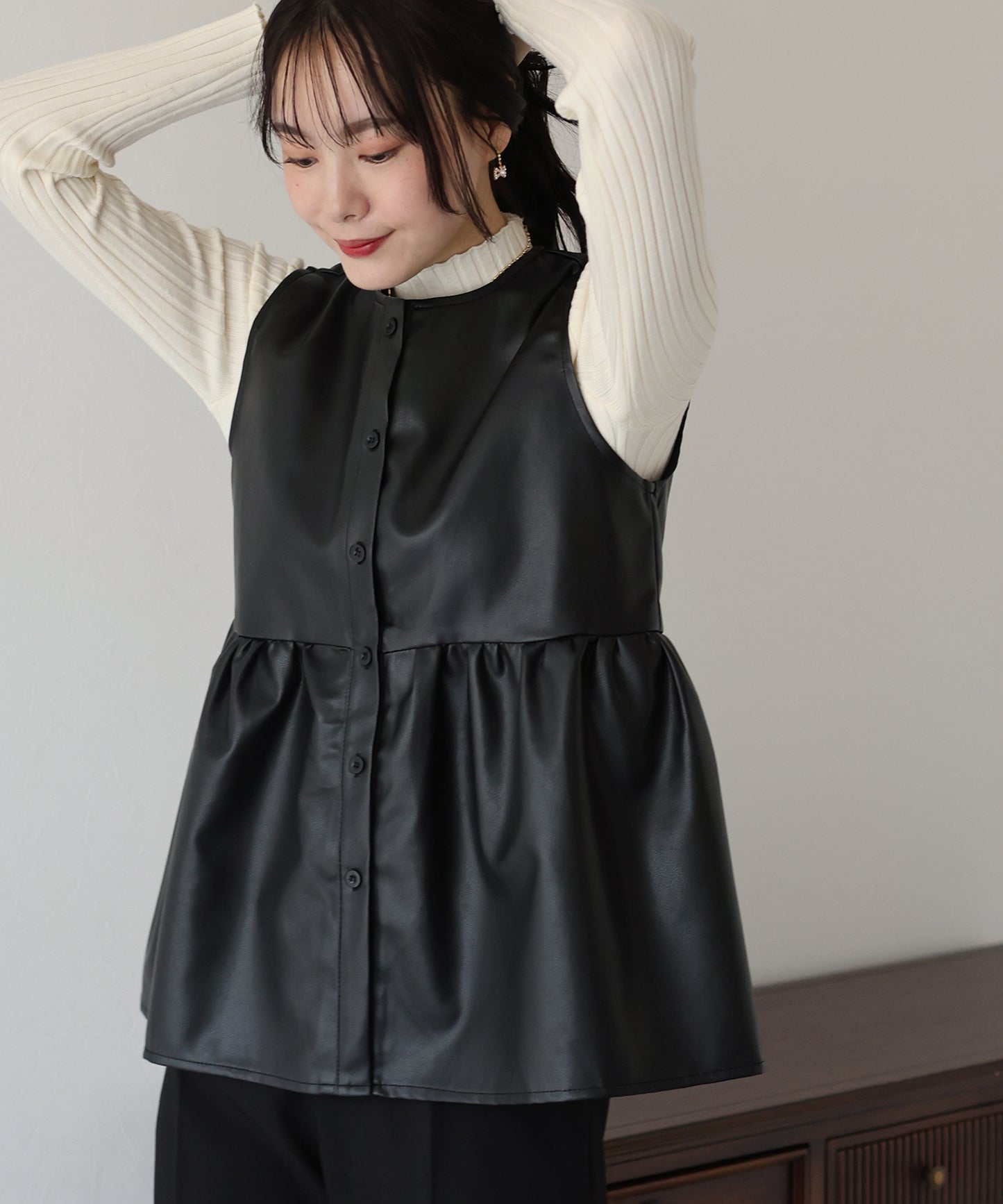 【TIME SALE】フェイクレザーペプラムベスト