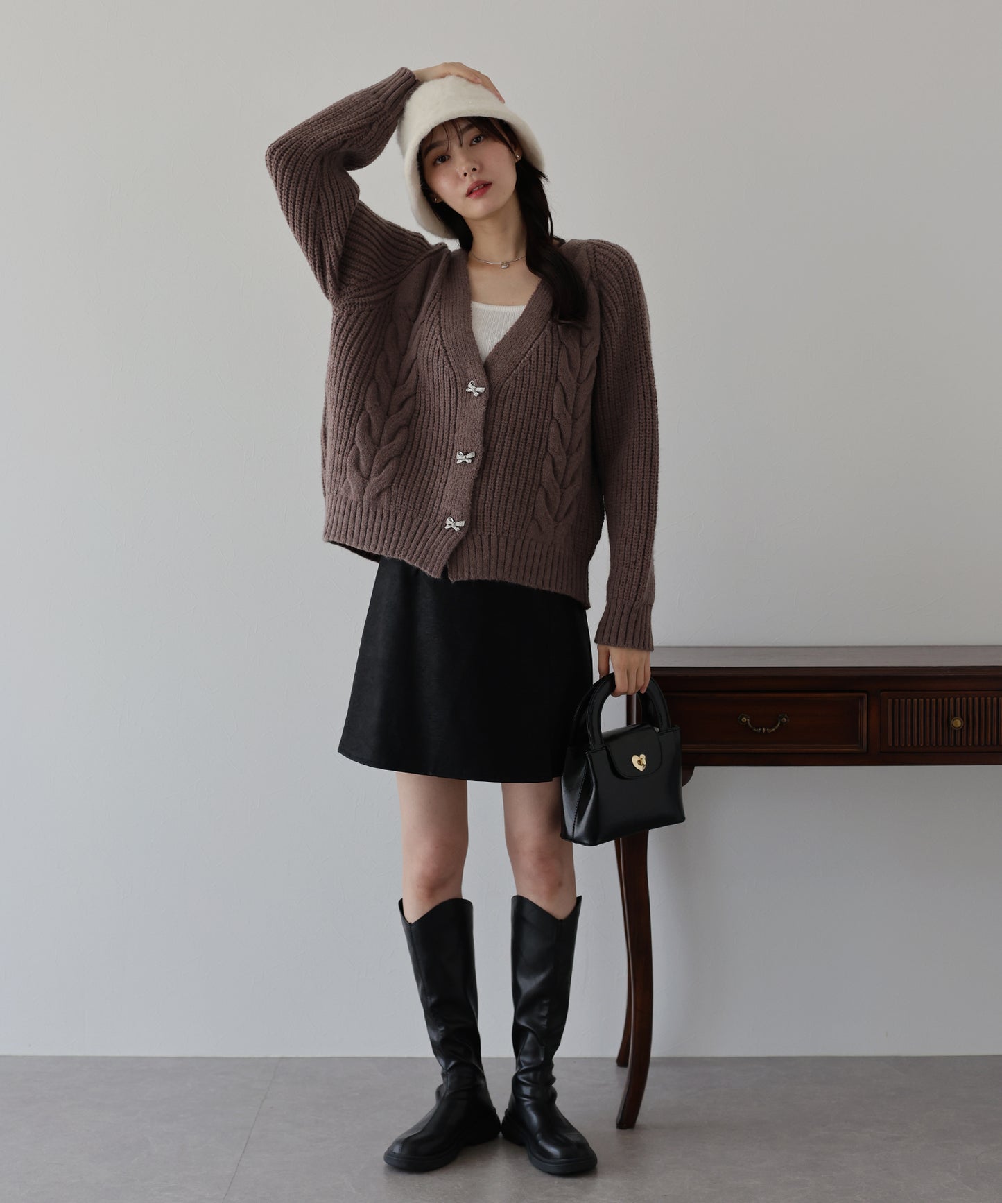 ビジューリボンボタンカーディガン