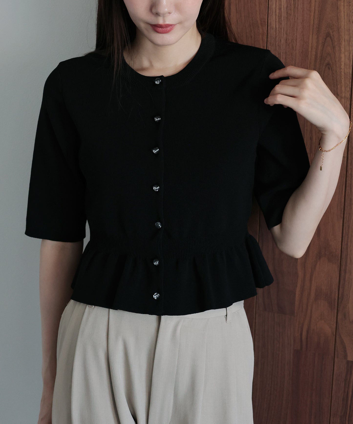 【早割5%OFF】クリアボタンペプラムカーディガン