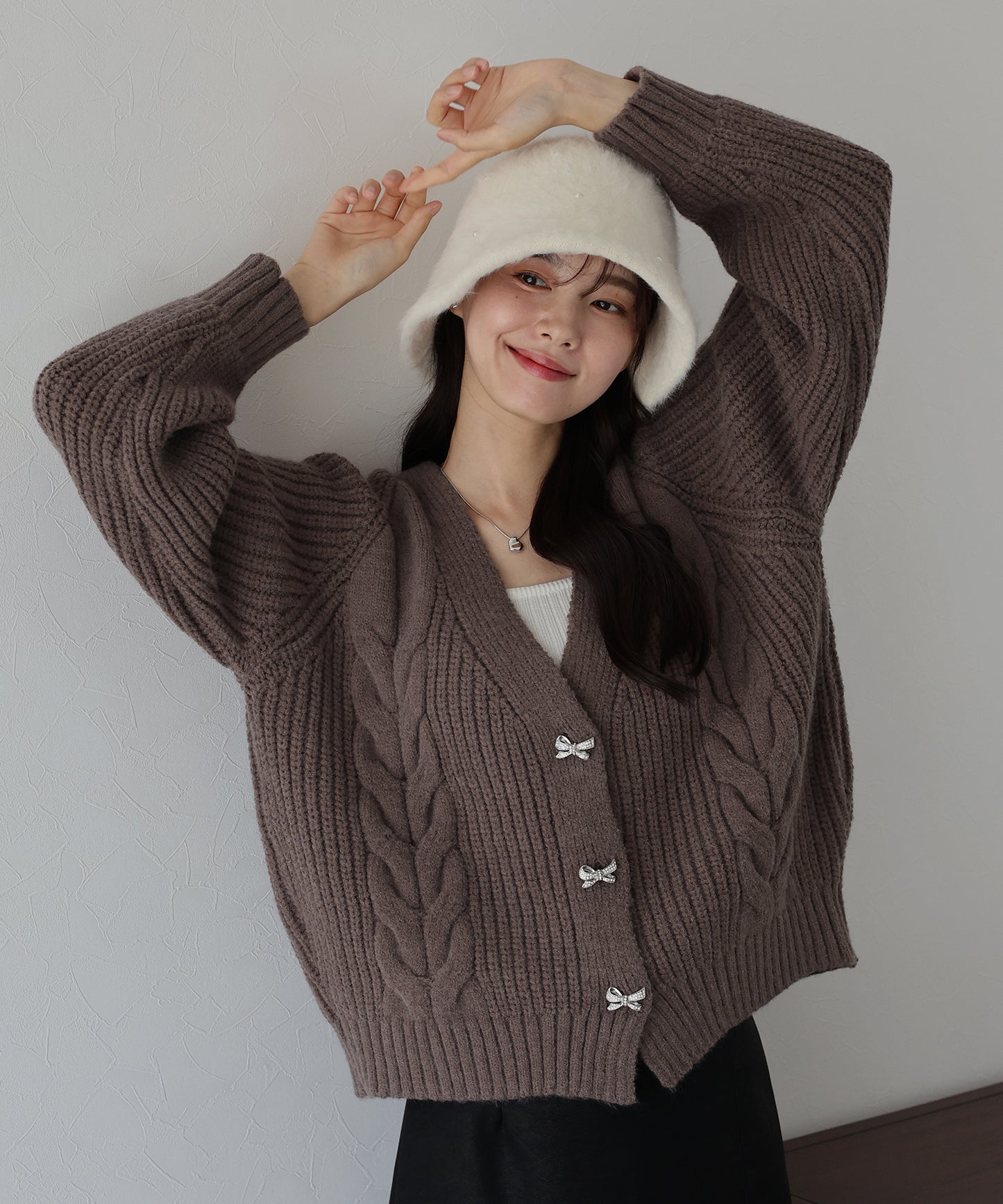 ビジューリボンボタンカーディガン