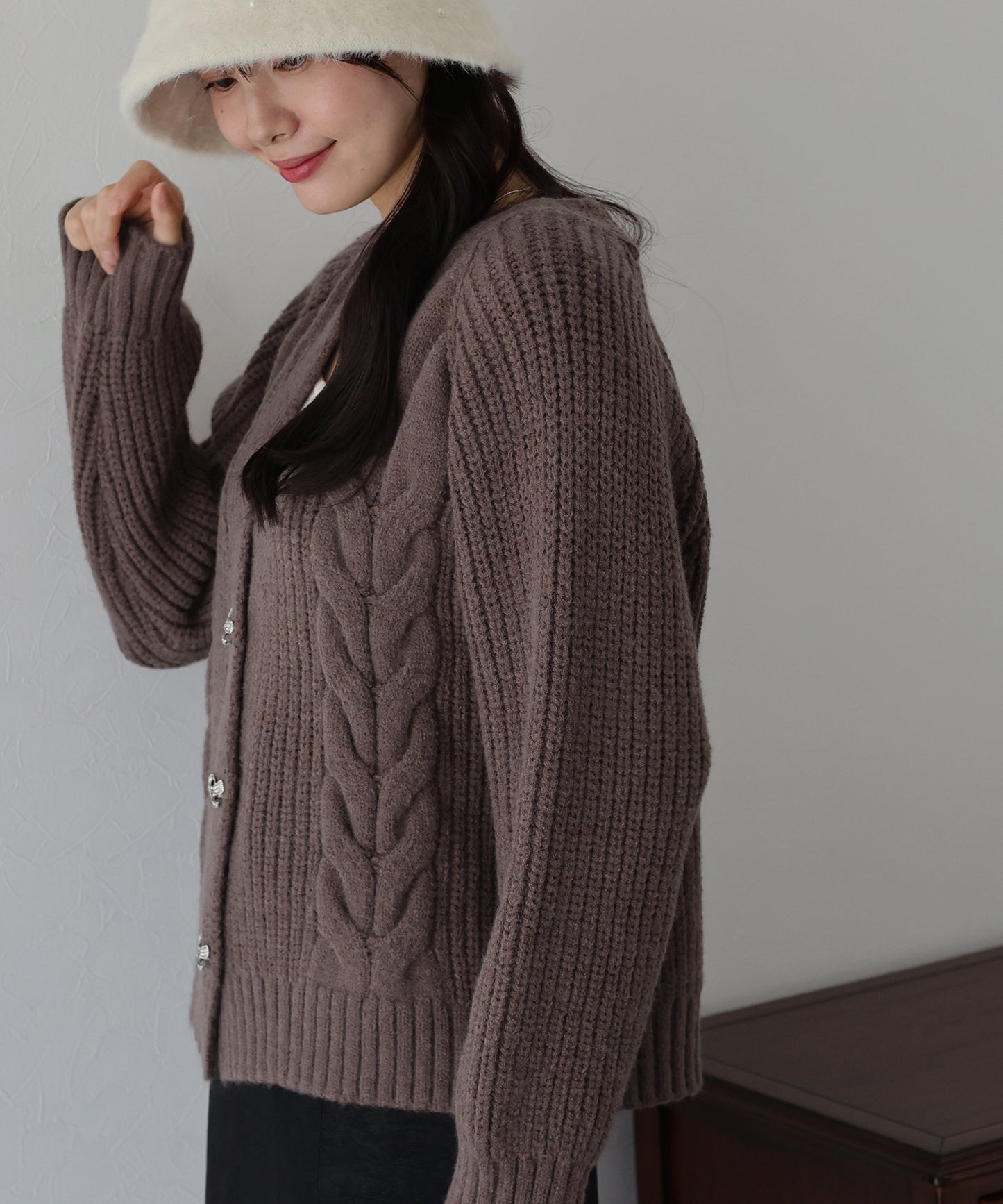 ビジューリボンボタンカーディガン