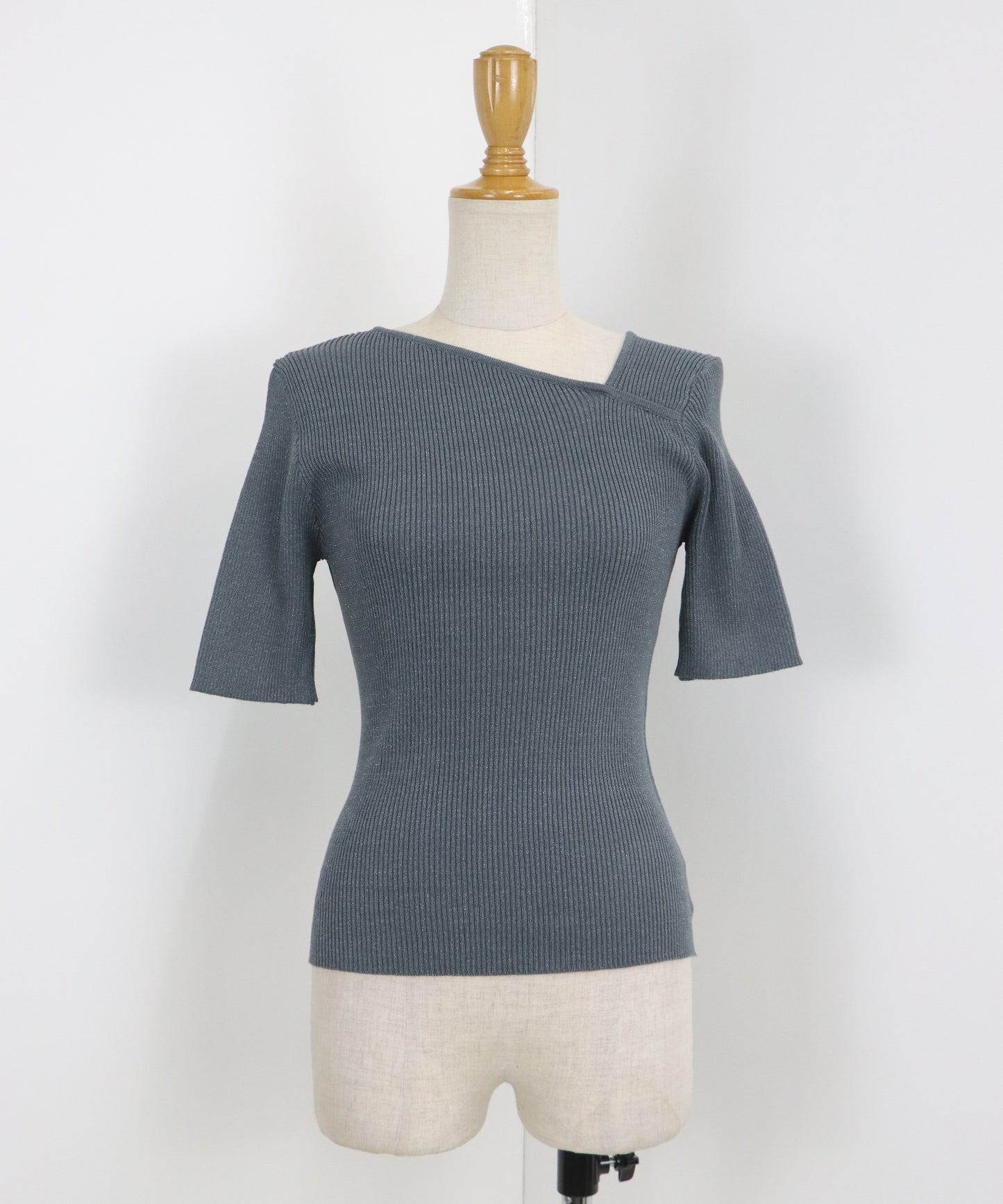 【SALE】アシメネックリブニット