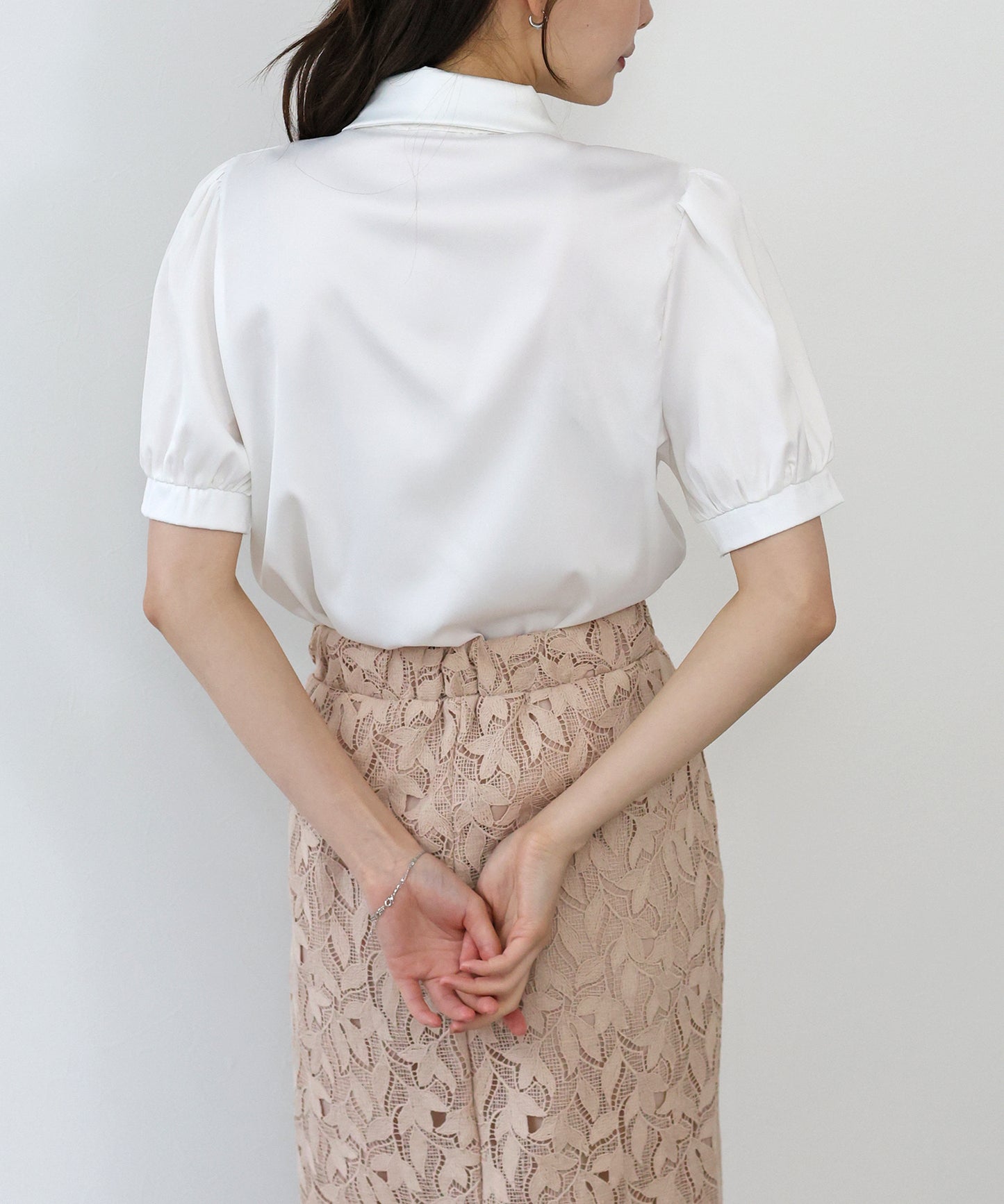【新商品限定5%OFF(木)】半袖パールデザインブラウス【ネコポス】