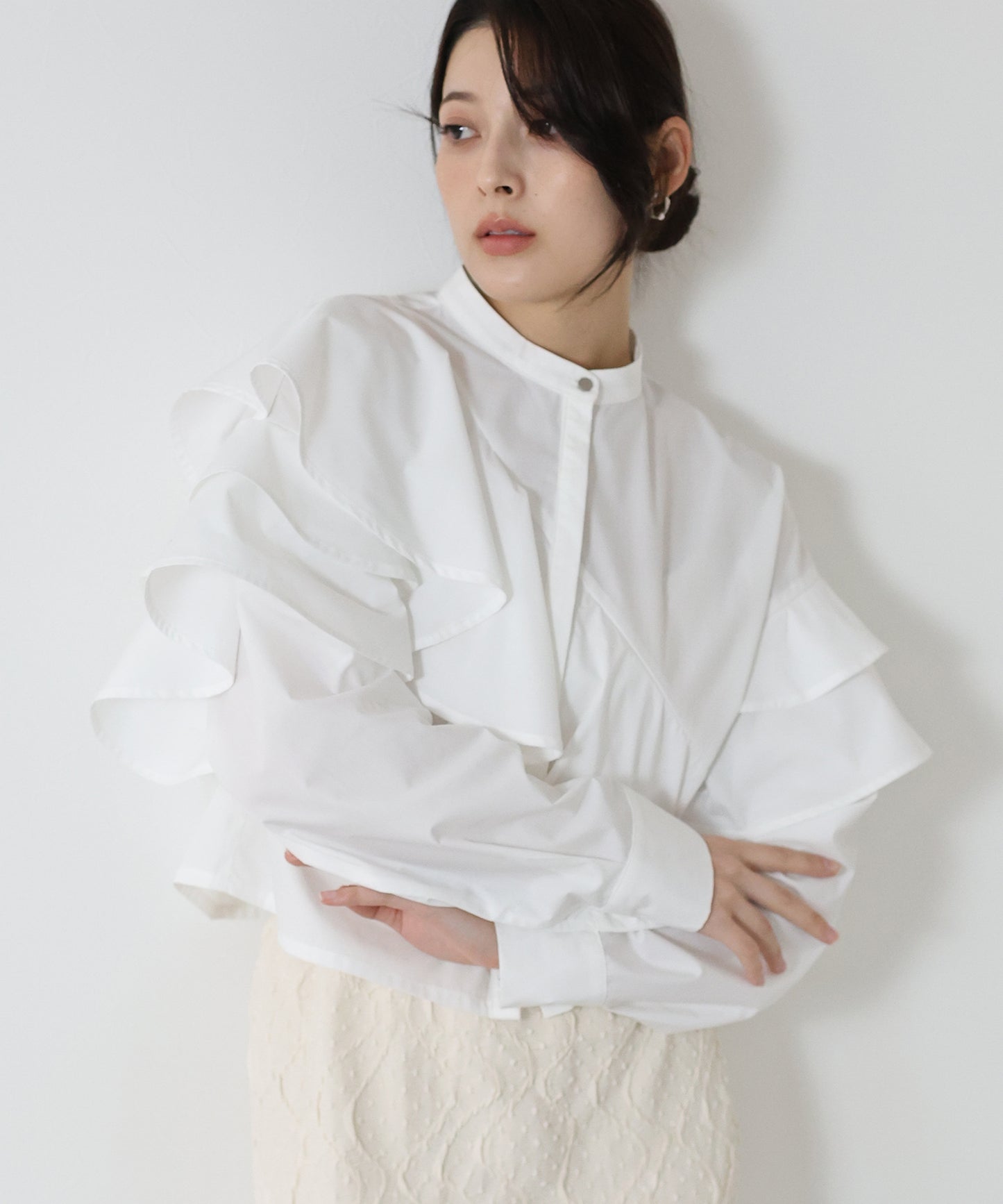 ショートアシメラッフルシャツ