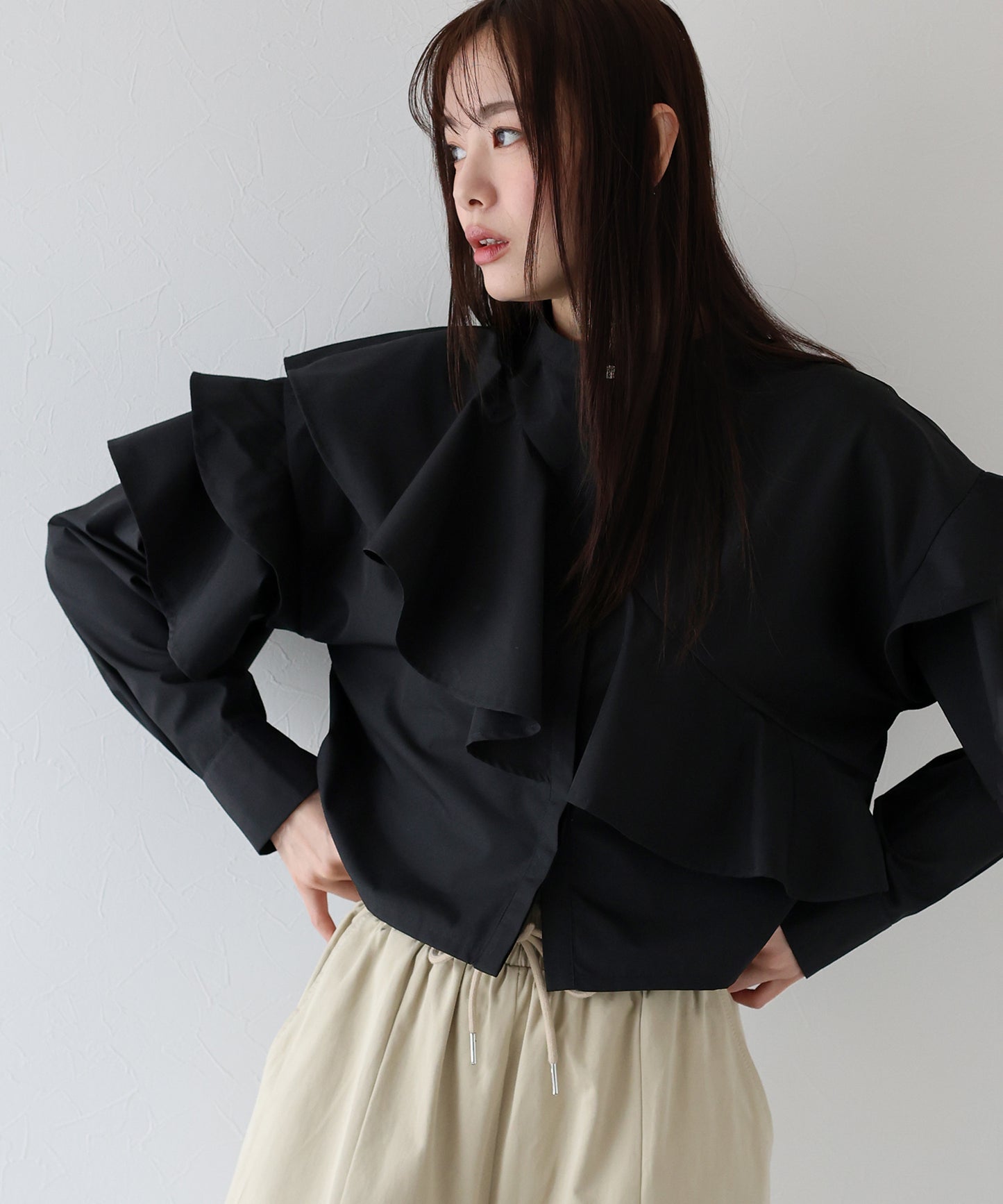 ショートアシメラッフルシャツ
