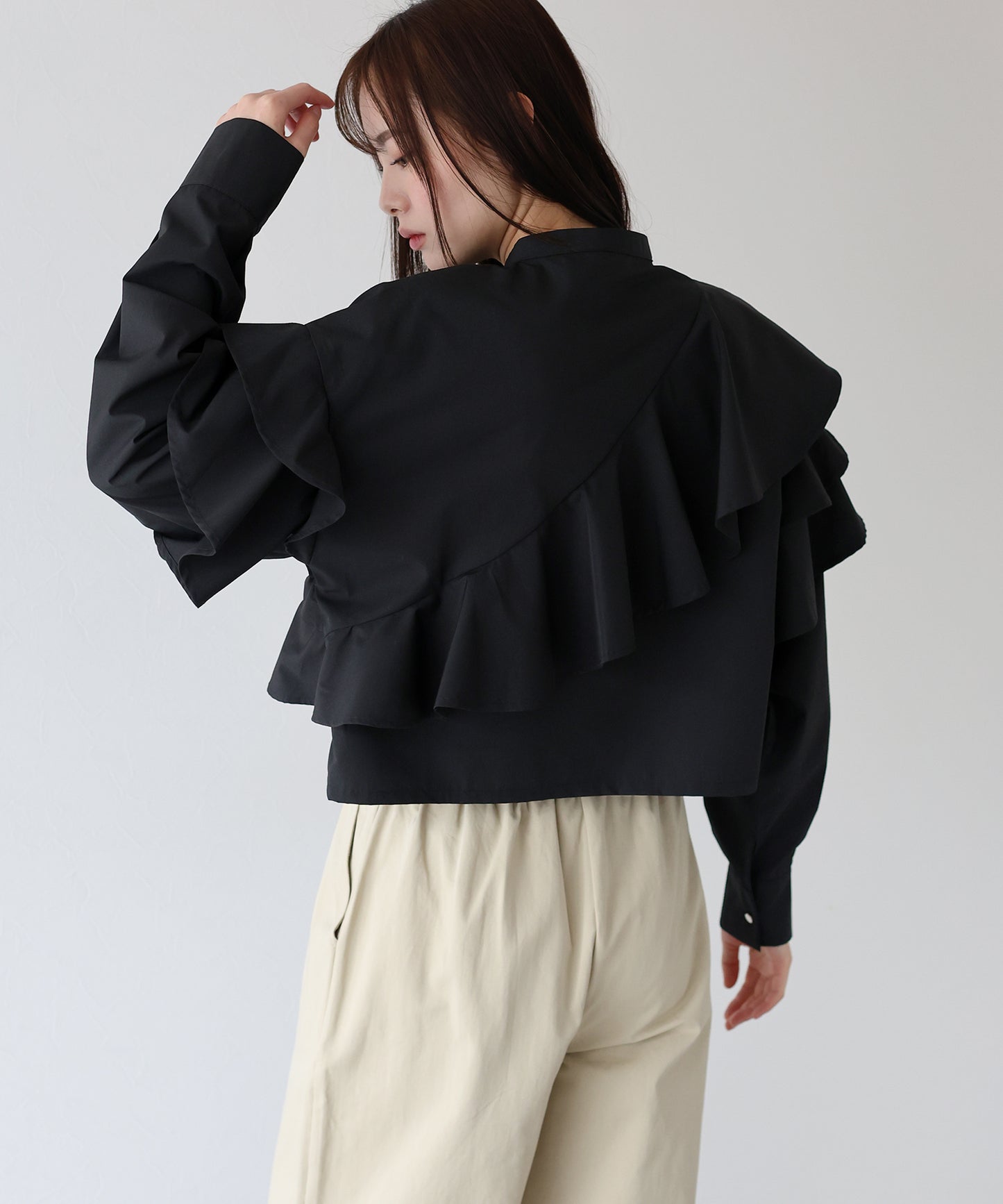 ショートアシメラッフルシャツ