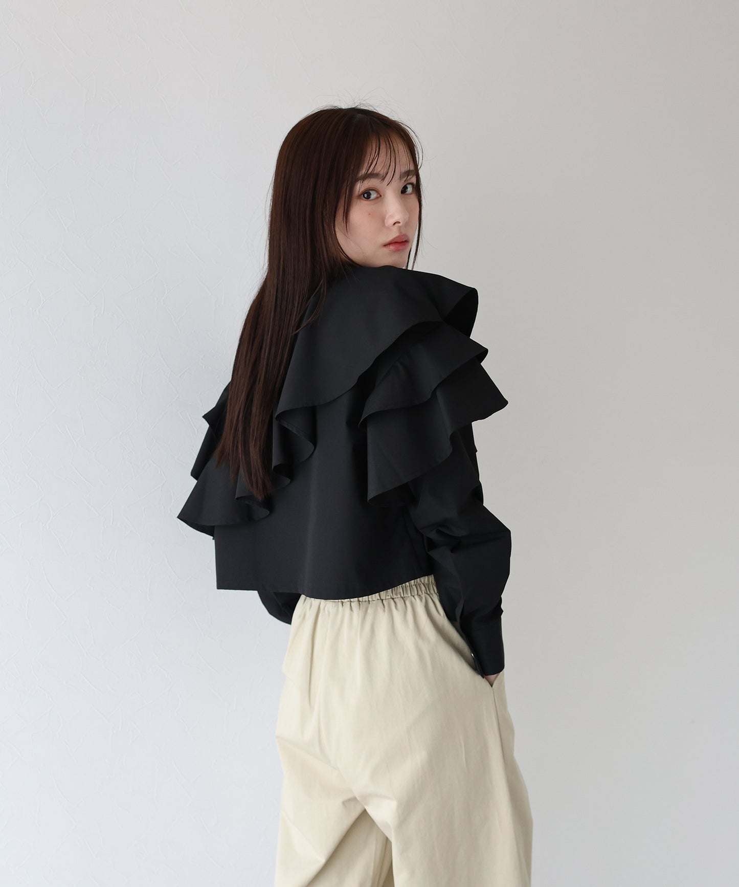 ショートアシメラッフルシャツ