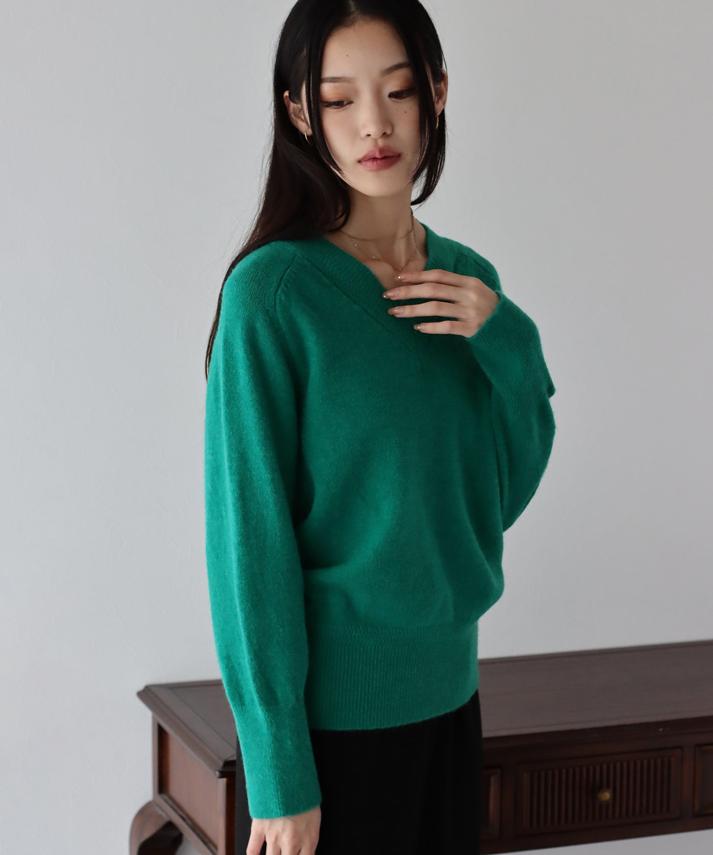 【SALE】Vネックニット