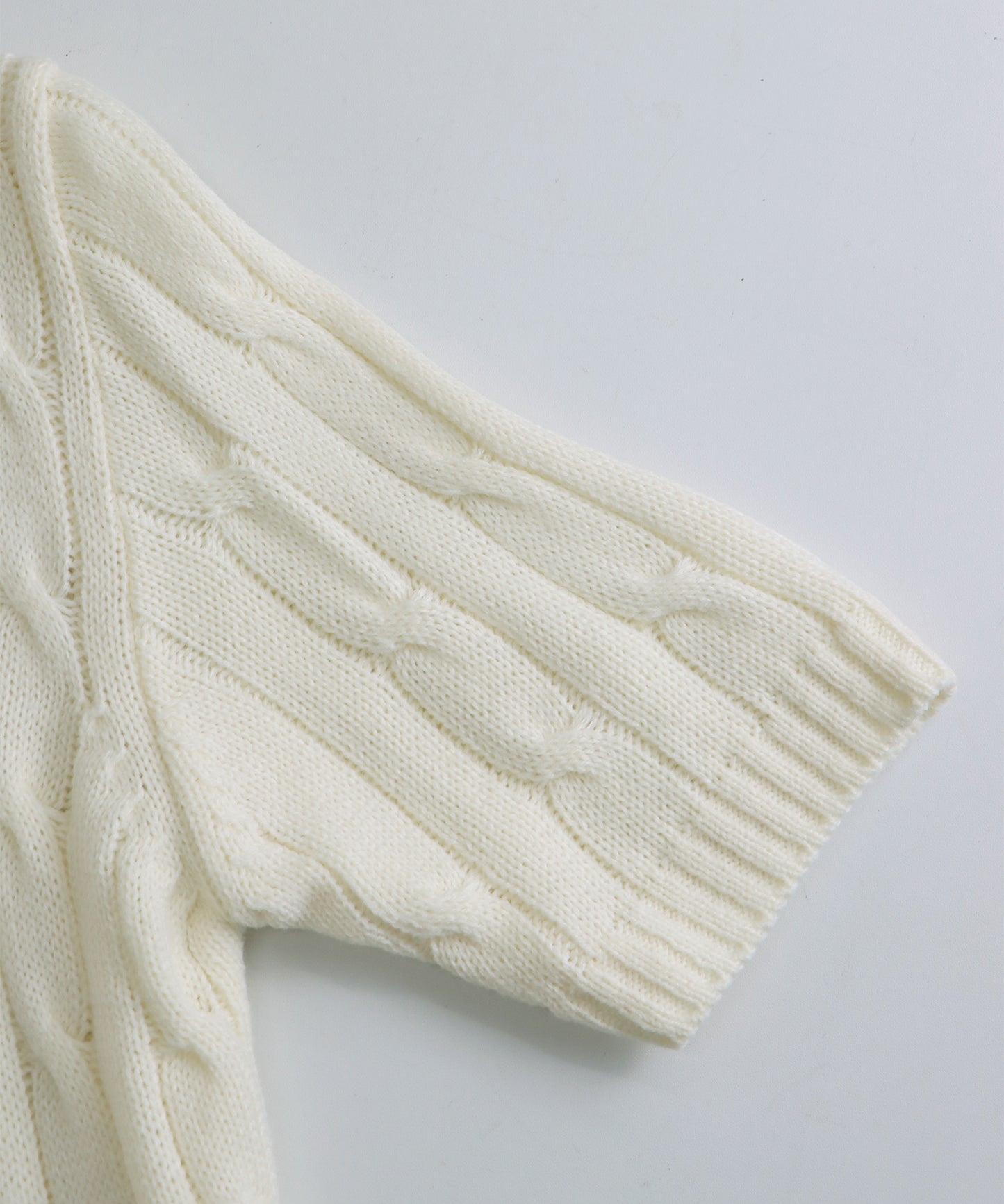 半袖ケーブルニット