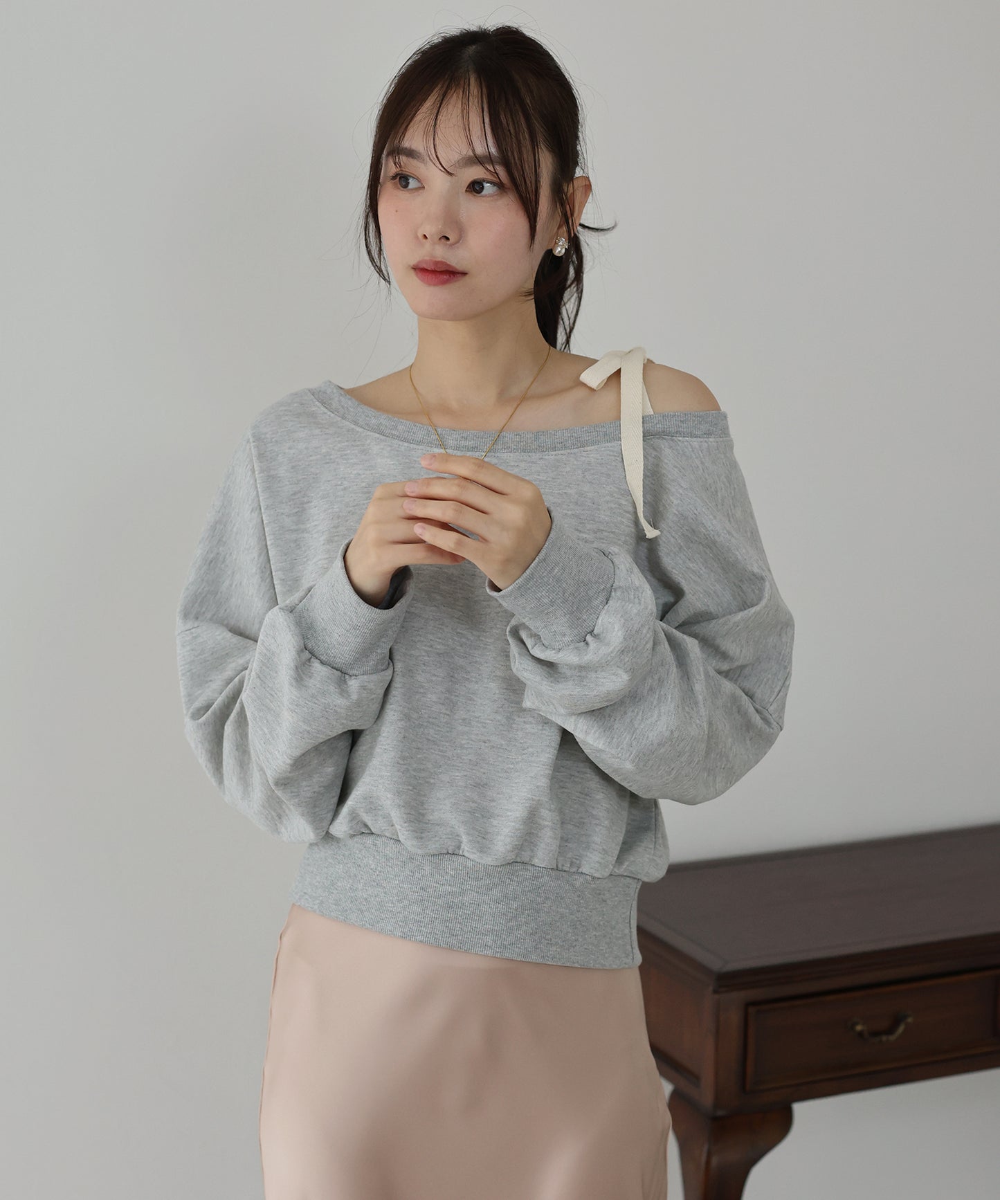 【TIME SALE】肩リボンオフショルダースウェット