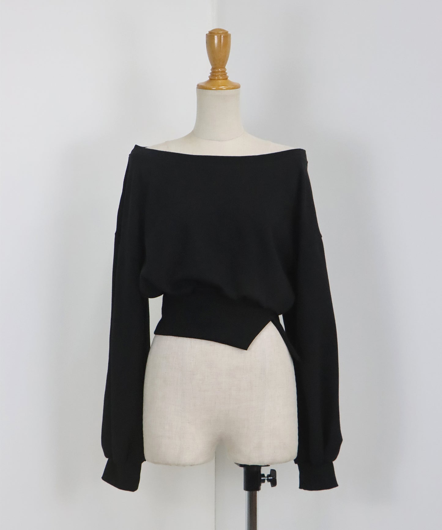 オフショルダースウェット