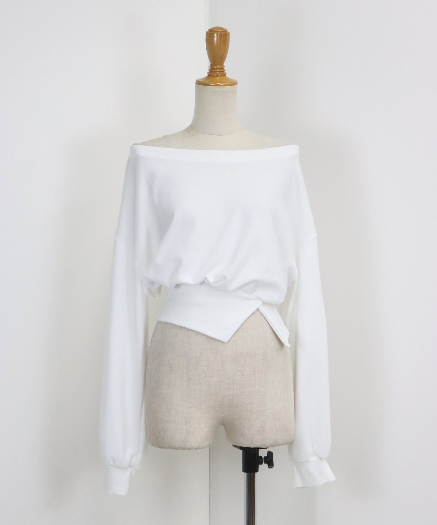 オフショルダースウェット