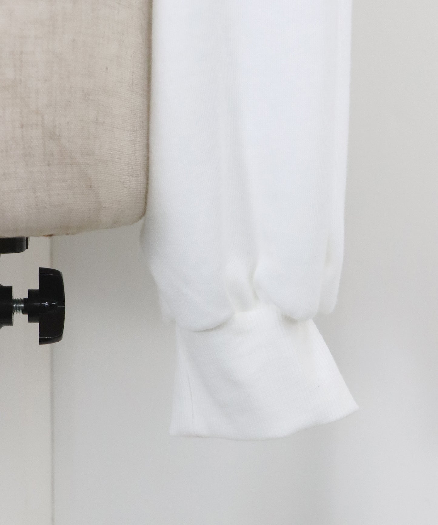 オフショルダースウェット