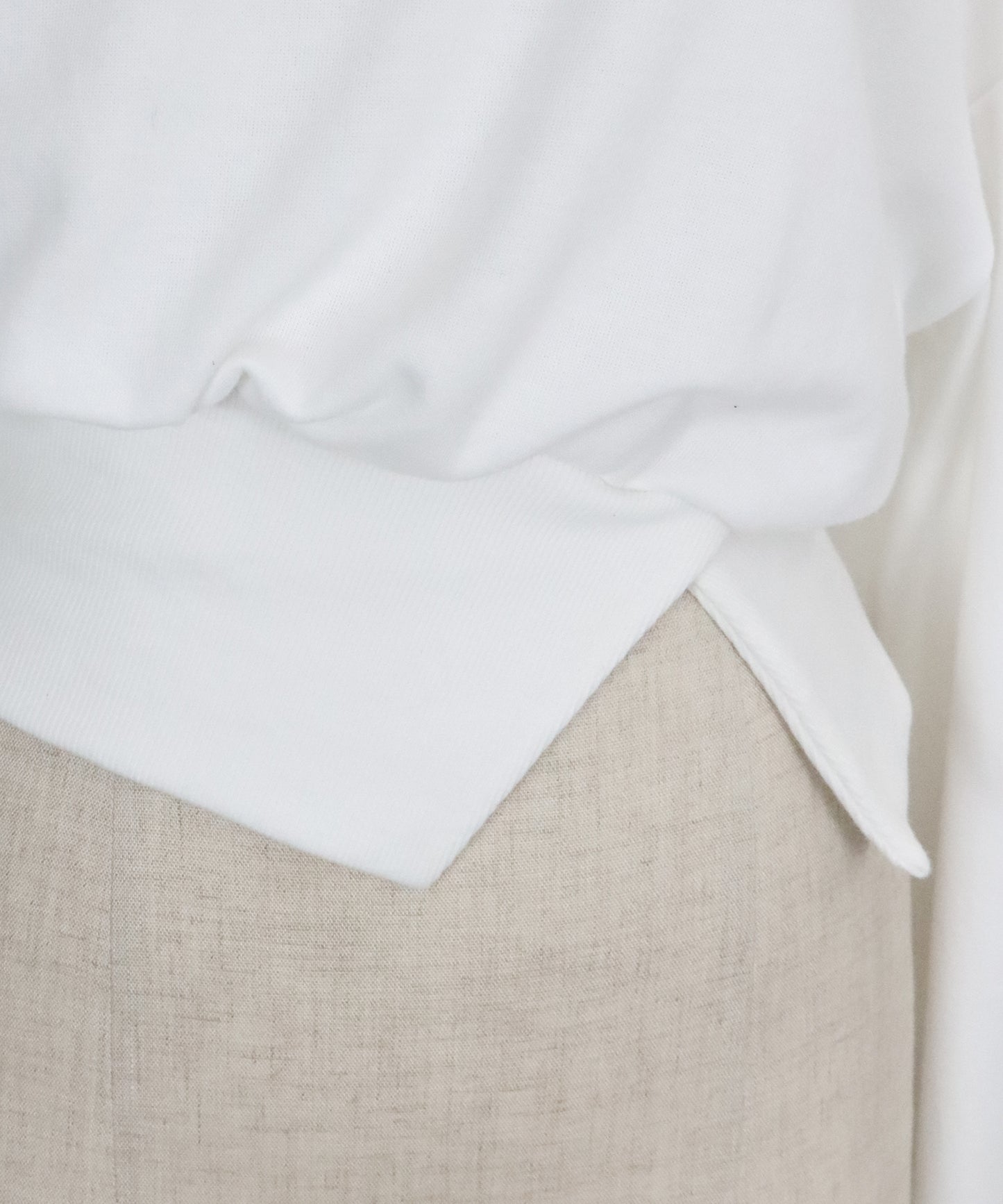 オフショルダースウェット