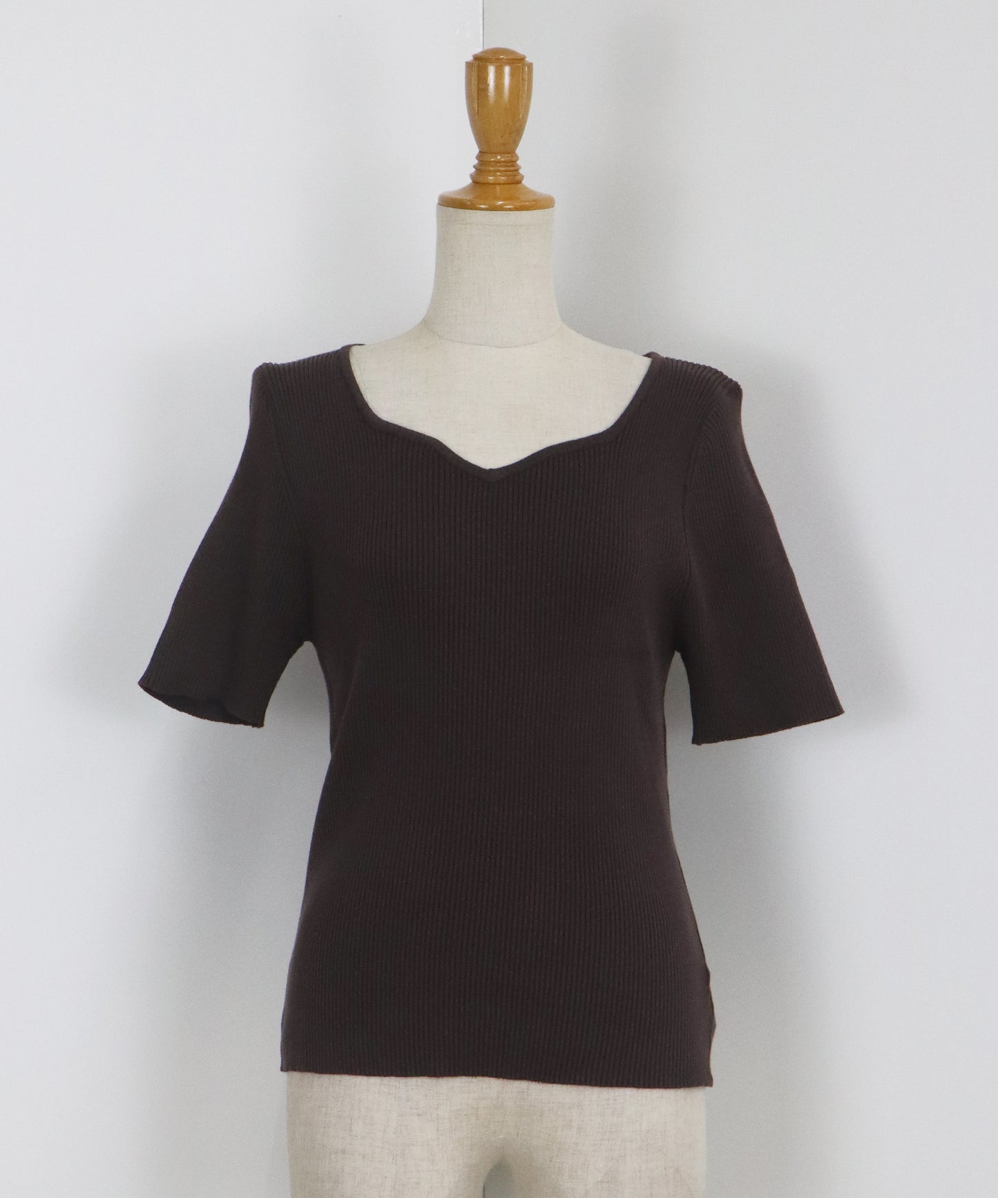 【TIME SALE】ハートネックリブニット