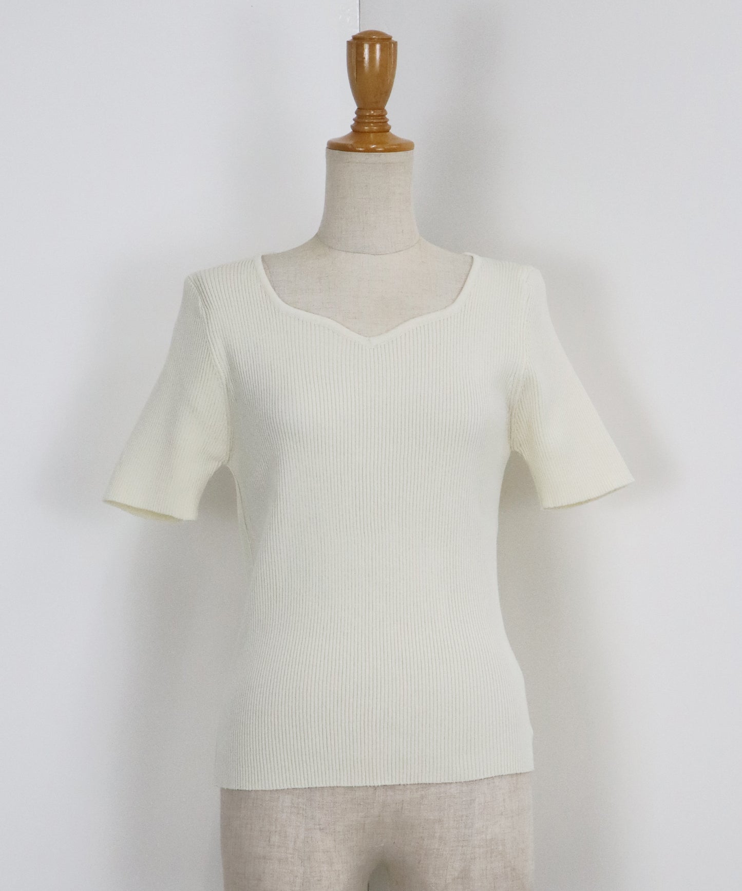 【TIME SALE】ハートネックリブニット