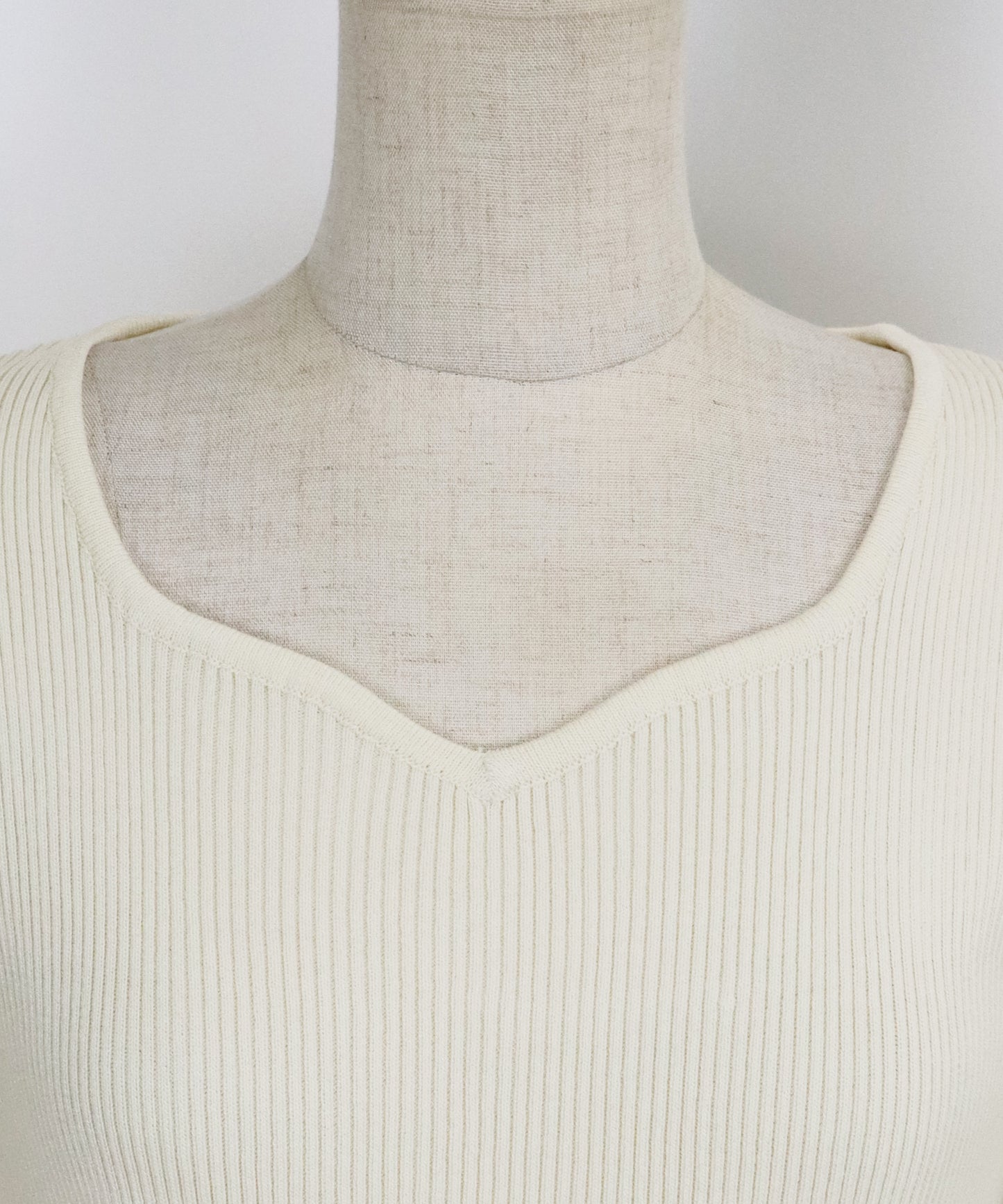 【TIME SALE】ハートネックリブニット