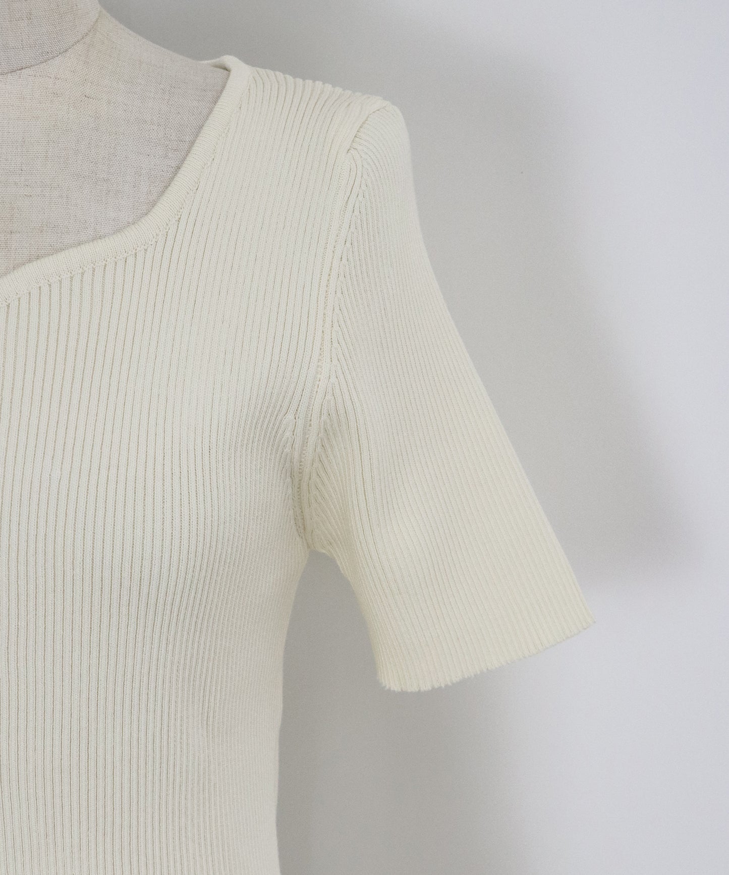 【TIME SALE】ハートネックリブニット