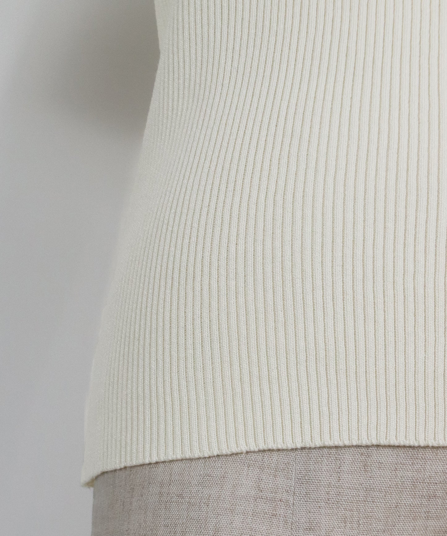 【TIME SALE】ハートネックリブニット