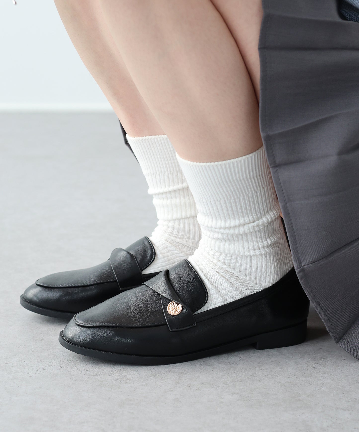 【早割5%OFF】ゴールドモチーフローファー