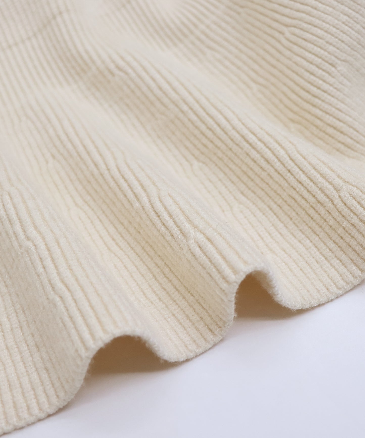 ペプラムニットトップス