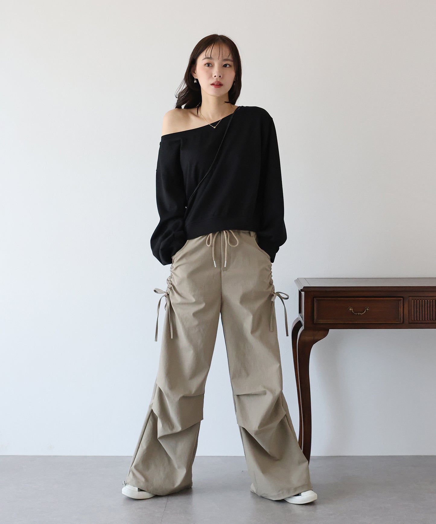 【SALE】オフショルダースウェット