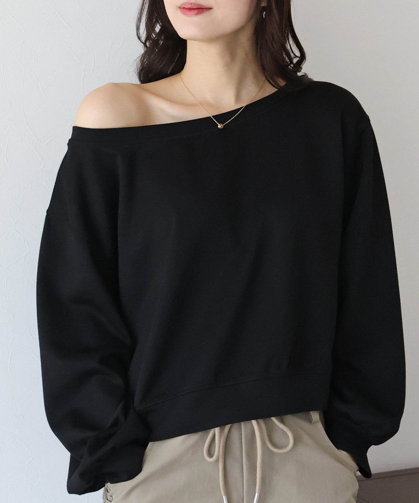 【SALE】オフショルダースウェット